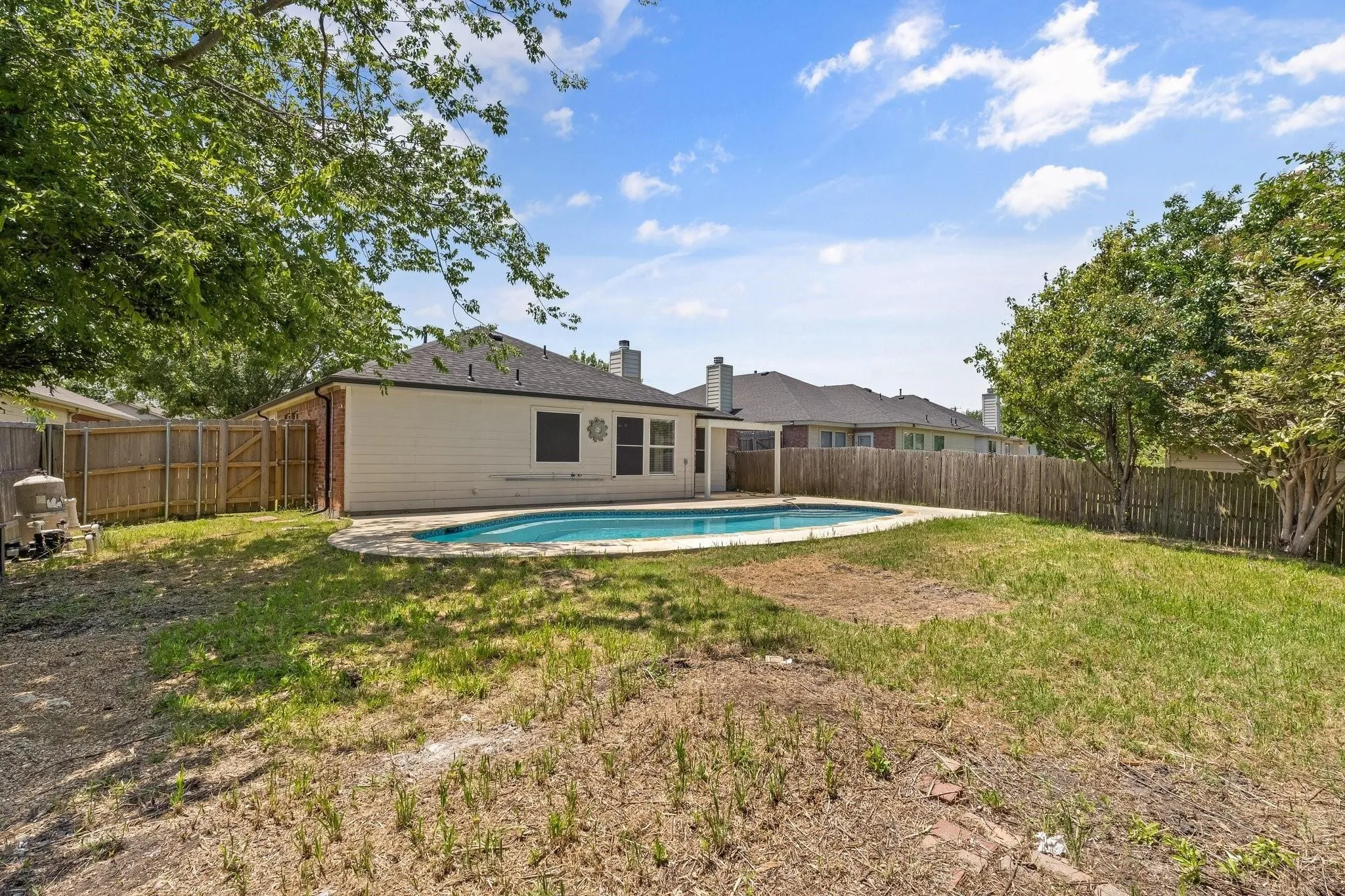 Single Family Residence For Sale in Kaufman County , 1132 Singletree Drive, Forney, Texas 75126, 4 Bedroom, 2 Bathroom, 1 Garage spaces, 1,902 Sqft, built in 2002, mls#21387063, Real Estate Agent in Forney, Homes For Sale in Kaufman county, Homes For Sale in Forney, Realtor in Forney Texas, Real Estate Brokerage Independent Realty Texas, Luminita Cordes Realtor