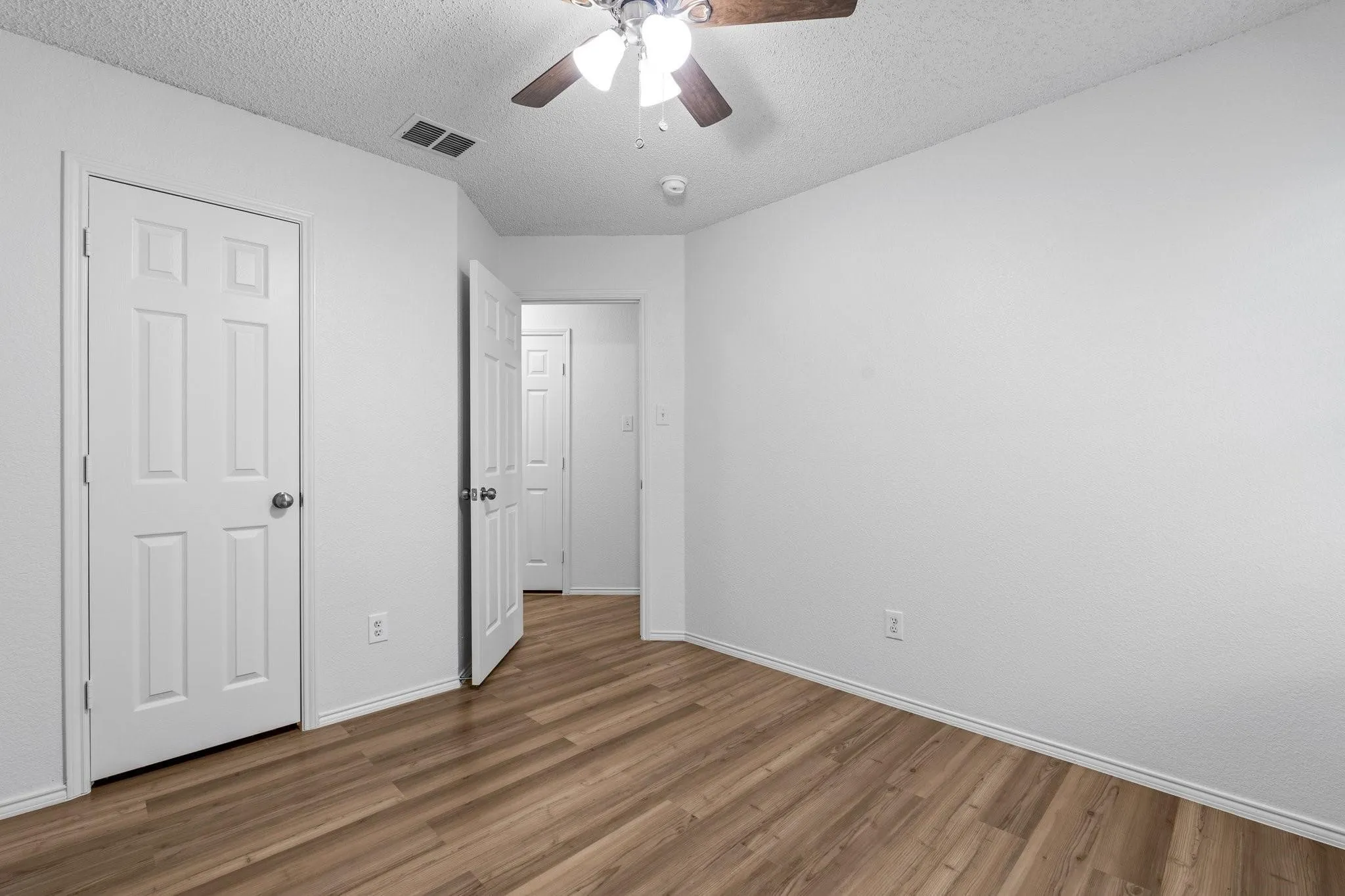 Single Family Residence For Sale in Kaufman County , 1132 Singletree Drive, Forney, Texas 75126, 4 Bedroom, 2 Bathroom, 1 Garage spaces, 1,902 Sqft, built in 2002, mls#21387063, Real Estate Agent in Forney, Homes For Sale in Kaufman county, Homes For Sale in Forney, Realtor in Forney Texas, Real Estate Brokerage Independent Realty Texas, Luminita Cordes Realtor