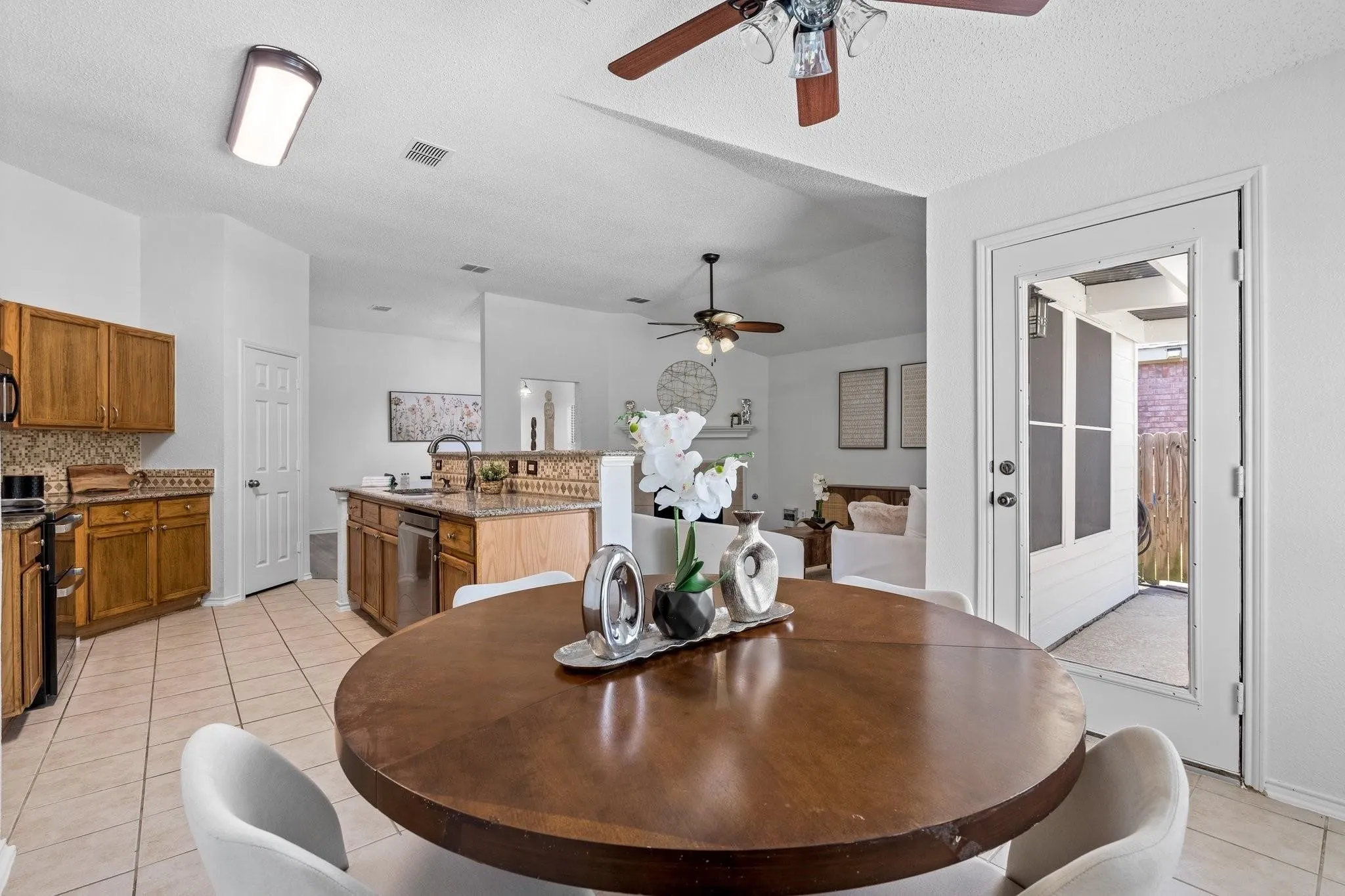 Single Family Residence For Sale in Kaufman County , 1132 Singletree Drive, Forney, Texas 75126, 4 Bedroom, 2 Bathroom, 1 Garage spaces, 1,902 Sqft, built in 2002, mls#21387063, Real Estate Agent in Forney, Homes For Sale in Kaufman county, Homes For Sale in Forney, Realtor in Forney Texas, Real Estate Brokerage Independent Realty Texas, Luminita Cordes Realtor