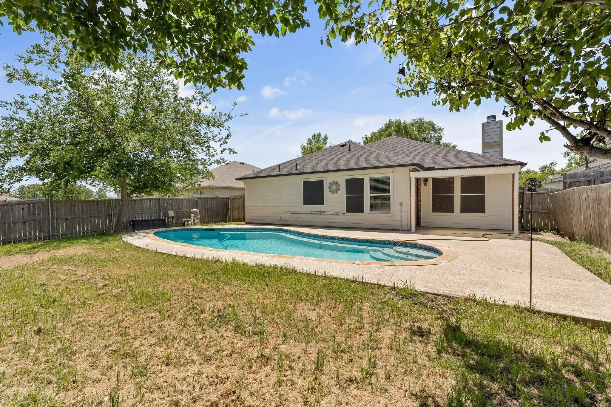Single Family Residence For Sale in Kaufman County , 1132 Singletree Drive, Forney, Texas 75126, 4 Bedroom, 2 Bathroom, 1 Garage spaces, 1,902 Sqft, built in 2002, mls#21387063, Real Estate Agent in Forney, Homes For Sale in Kaufman county, Homes For Sale in Forney, Realtor in Forney Texas, Real Estate Brokerage Independent Realty Texas, Luminita Cordes Realtor
