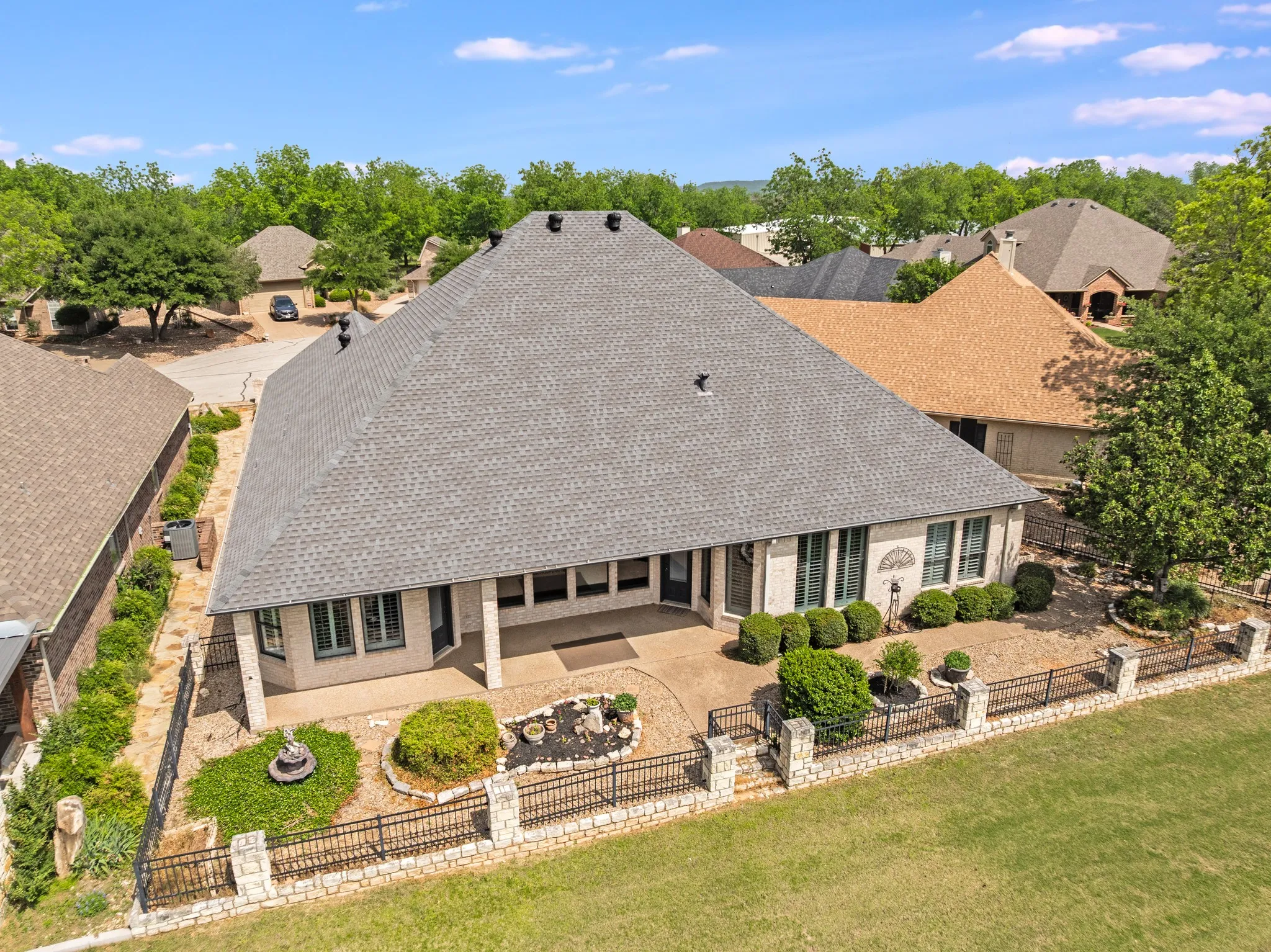 Single Family Residence For Rent in Hood County , 9520 Nutcracker Court, Granbury, Texas 76049, 2 Bedroom, 3 Bathroom, 2 Garage spaces, 2,782 Sqft, built in 2001, mls#21384441, Real Estate Agent in Granbury, Homes For Rent in Hood county, Homes For Rent in Granbury, Realtor in Granbury Texas, Real Estate Brokerage Independent Realty Texas, Luminita Cordes Realtor