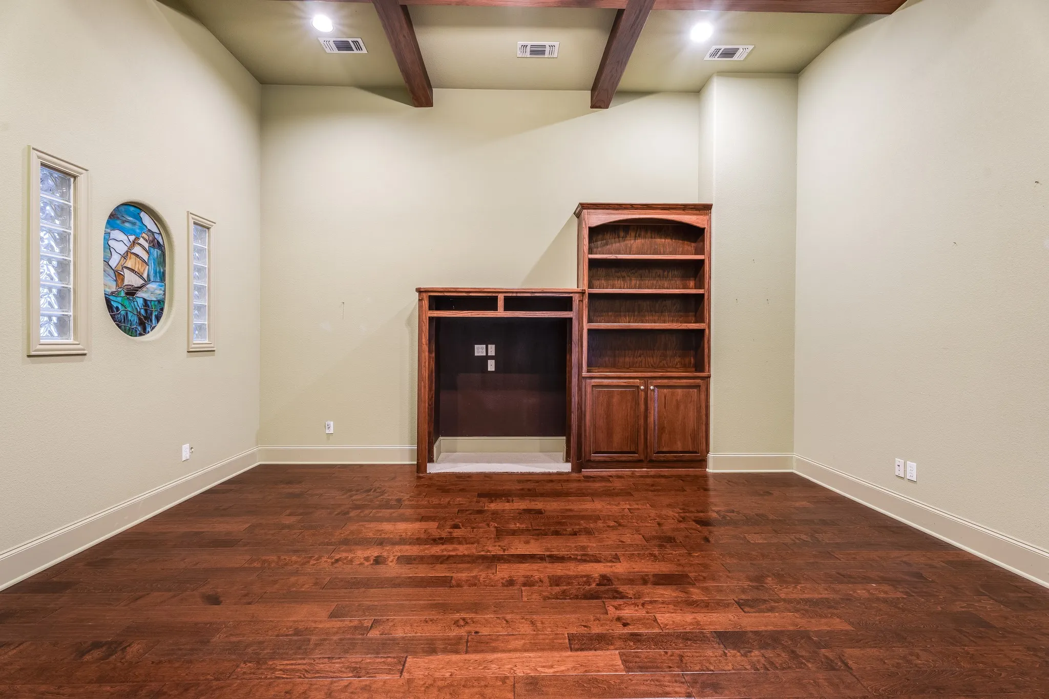 Single Family Residence For Rent in Hood County , 9520 Nutcracker Court, Granbury, Texas 76049, 2 Bedroom, 3 Bathroom, 2 Garage spaces, 2,782 Sqft, built in 2001, mls#21384441, Real Estate Agent in Granbury, Homes For Rent in Hood county, Homes For Rent in Granbury, Realtor in Granbury Texas, Real Estate Brokerage Independent Realty Texas, Luminita Cordes Realtor