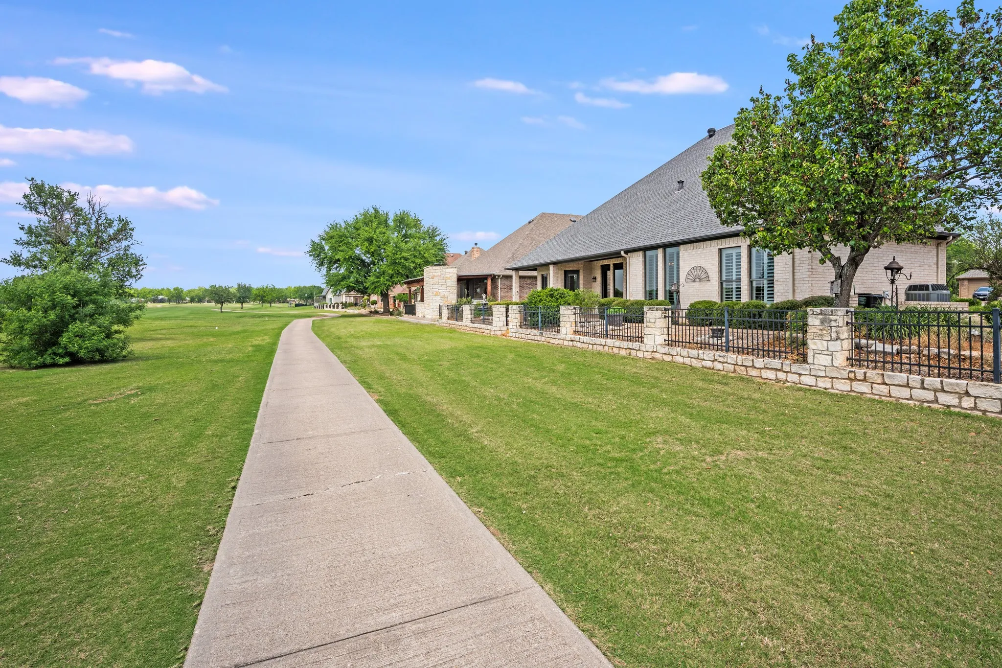 Single Family Residence For Rent in Hood County , 9520 Nutcracker Court, Granbury, Texas 76049, 2 Bedroom, 3 Bathroom, 2 Garage spaces, 2,782 Sqft, built in 2001, mls#21384441, Real Estate Agent in Granbury, Homes For Rent in Hood county, Homes For Rent in Granbury, Realtor in Granbury Texas, Real Estate Brokerage Independent Realty Texas, Luminita Cordes Realtor