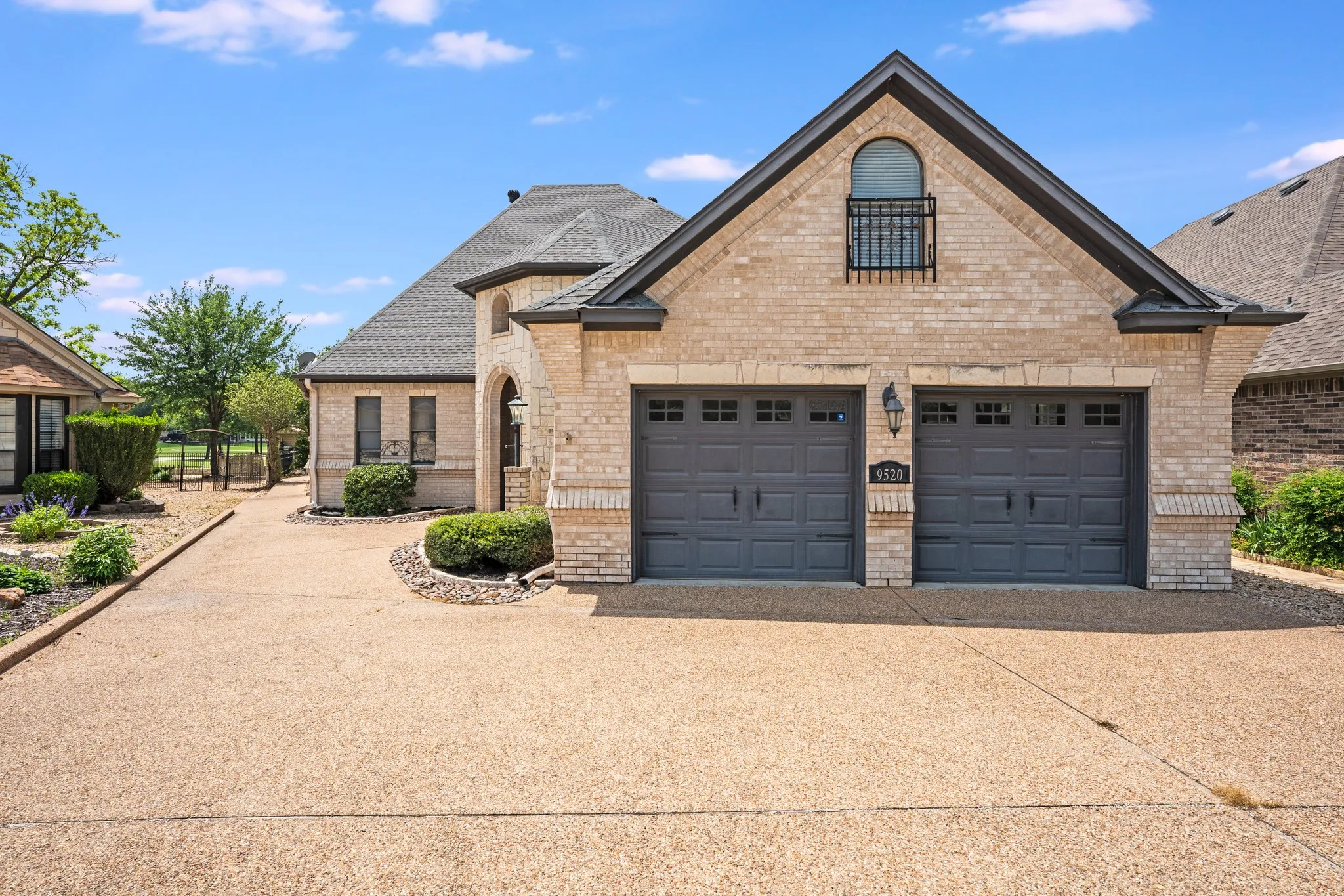 Single Family Residence For Rent in Hood County , 9520 Nutcracker Court, Granbury, Texas 76049, 2 Bedroom, 3 Bathroom, 2 Garage spaces, 2,782 Sqft, built in 2001, mls#21384441, Real Estate Agent in Granbury, Homes For Rent in Hood county, Homes For Rent in Granbury, Realtor in Granbury Texas, Real Estate Brokerage Independent Realty Texas, Luminita Cordes Realtor