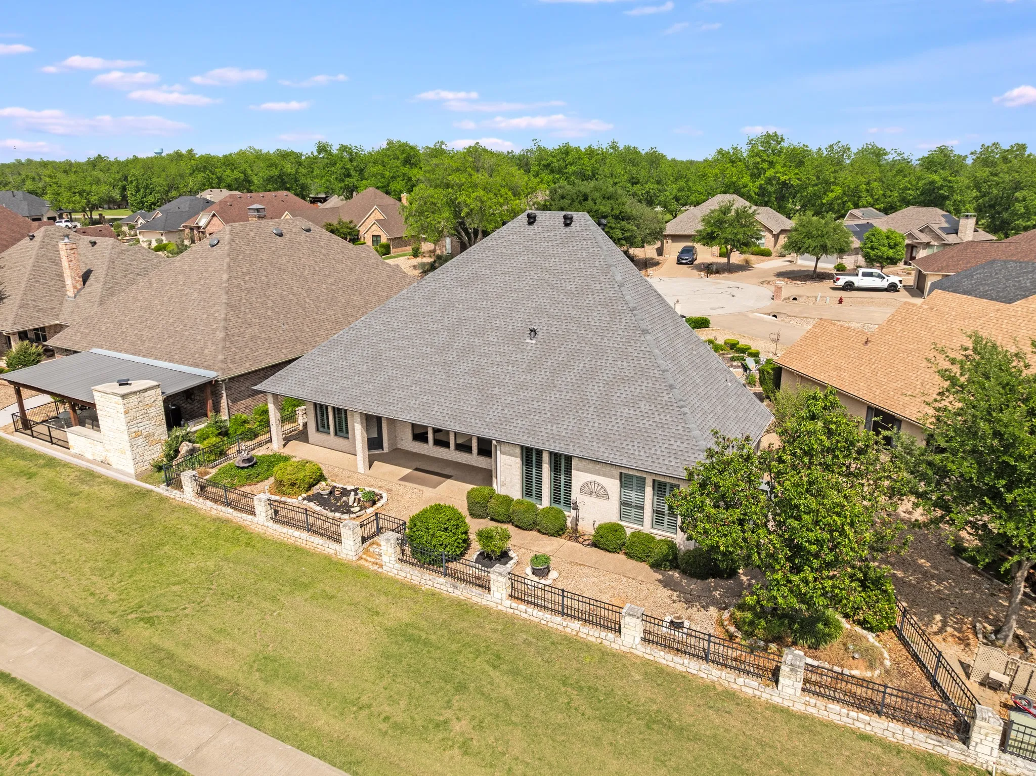 Single Family Residence For Rent in Hood County , 9520 Nutcracker Court, Granbury, Texas 76049, 2 Bedroom, 3 Bathroom, 2 Garage spaces, 2,782 Sqft, built in 2001, mls#21384441, Real Estate Agent in Granbury, Homes For Rent in Hood county, Homes For Rent in Granbury, Realtor in Granbury Texas, Real Estate Brokerage Independent Realty Texas, Luminita Cordes Realtor