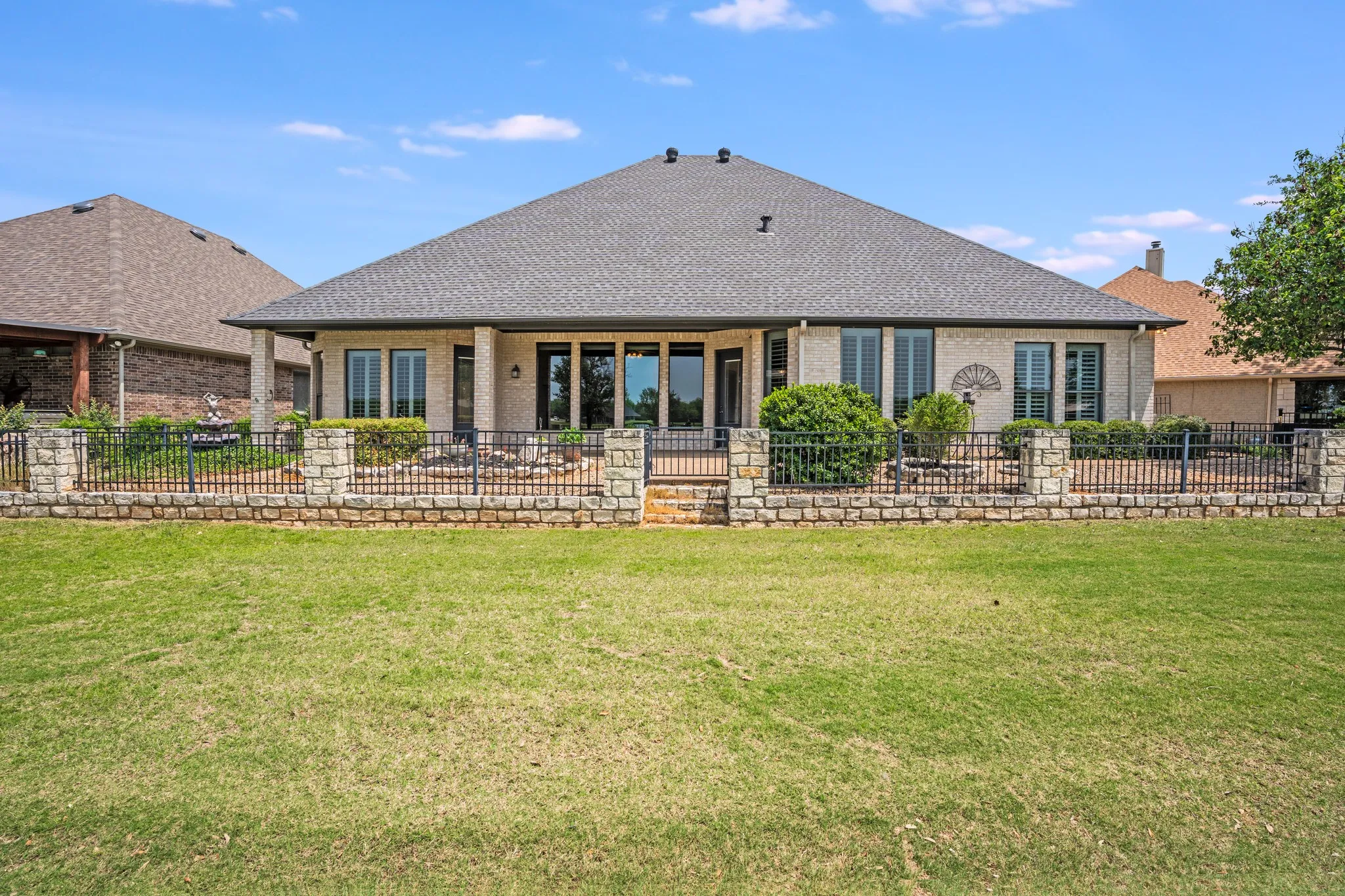 Single Family Residence For Rent in Hood County , 9520 Nutcracker Court, Granbury, Texas 76049, 2 Bedroom, 3 Bathroom, 2 Garage spaces, 2,782 Sqft, built in 2001, mls#21384441, Real Estate Agent in Granbury, Homes For Rent in Hood county, Homes For Rent in Granbury, Realtor in Granbury Texas, Real Estate Brokerage Independent Realty Texas, Luminita Cordes Realtor