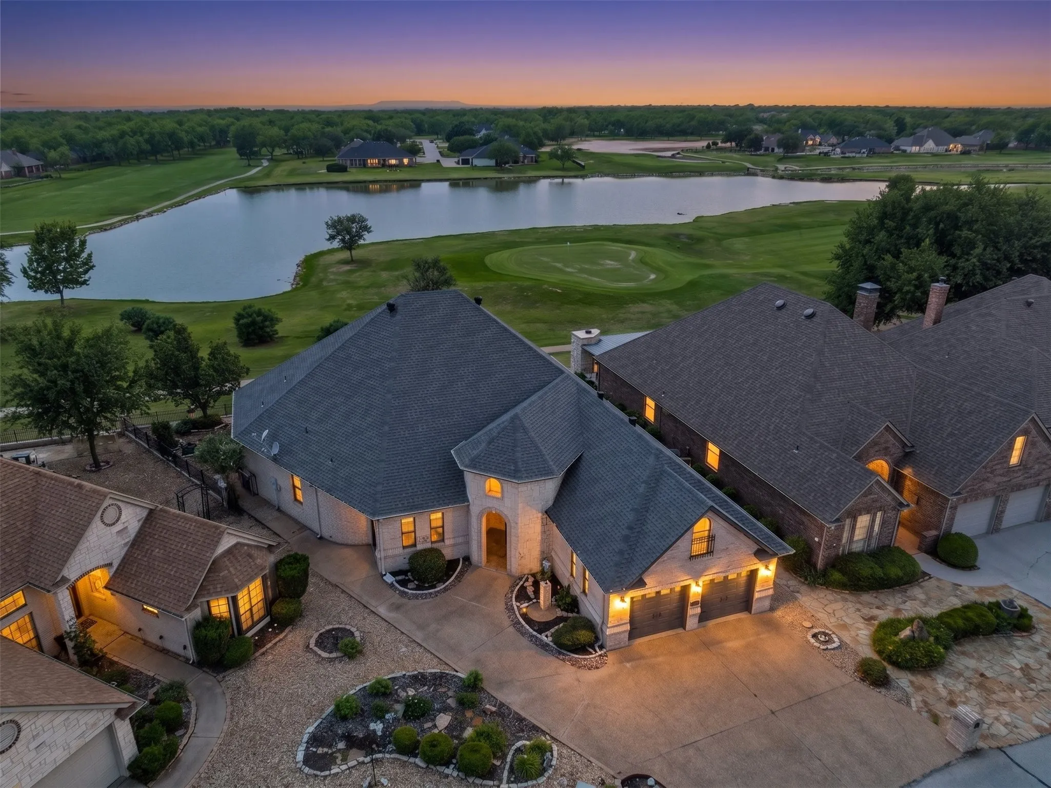 Single Family Residence For Rent in Hood County , 9520 Nutcracker Court, Granbury, Texas 76049, 2 Bedroom, 3 Bathroom, 2 Garage spaces, 2,782 Sqft, built in 2001, mls#21384441, Real Estate Agent in Granbury, Homes For Rent in Hood county, Homes For Rent in Granbury, Realtor in Granbury Texas, Real Estate Brokerage Independent Realty Texas, Luminita Cordes Realtor