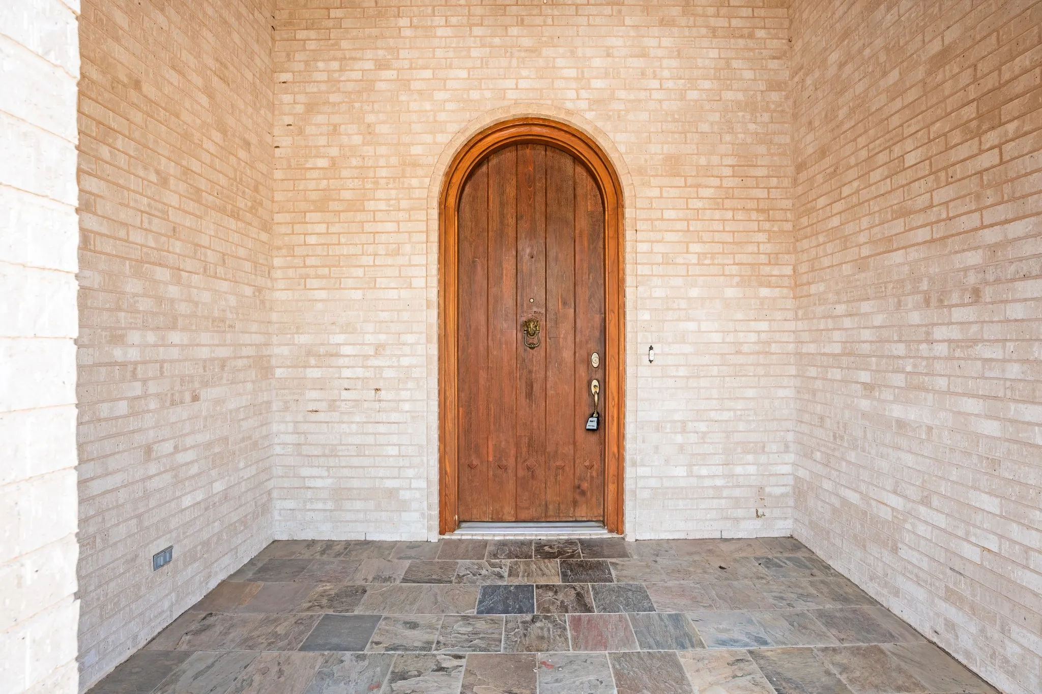 Single Family Residence For Rent in Hood County , 9520 Nutcracker Court, Granbury, Texas 76049, 2 Bedroom, 3 Bathroom, 2 Garage spaces, 2,782 Sqft, built in 2001, mls#21384441, Real Estate Agent in Granbury, Homes For Rent in Hood county, Homes For Rent in Granbury, Realtor in Granbury Texas, Real Estate Brokerage Independent Realty Texas, Luminita Cordes Realtor