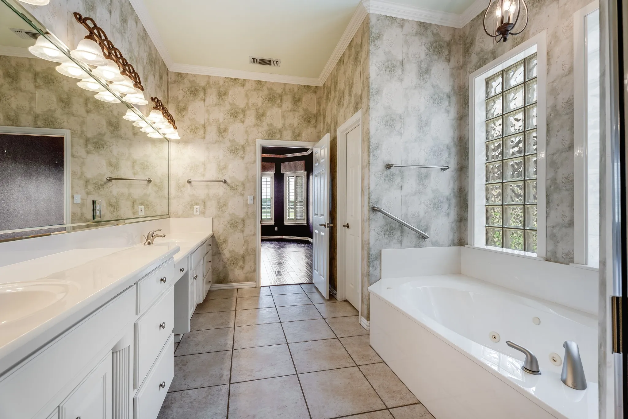 Single Family Residence For Rent in Hood County , 9520 Nutcracker Court, Granbury, Texas 76049, 2 Bedroom, 3 Bathroom, 2 Garage spaces, 2,782 Sqft, built in 2001, mls#21384441, Real Estate Agent in Granbury, Homes For Rent in Hood county, Homes For Rent in Granbury, Realtor in Granbury Texas, Real Estate Brokerage Independent Realty Texas, Luminita Cordes Realtor