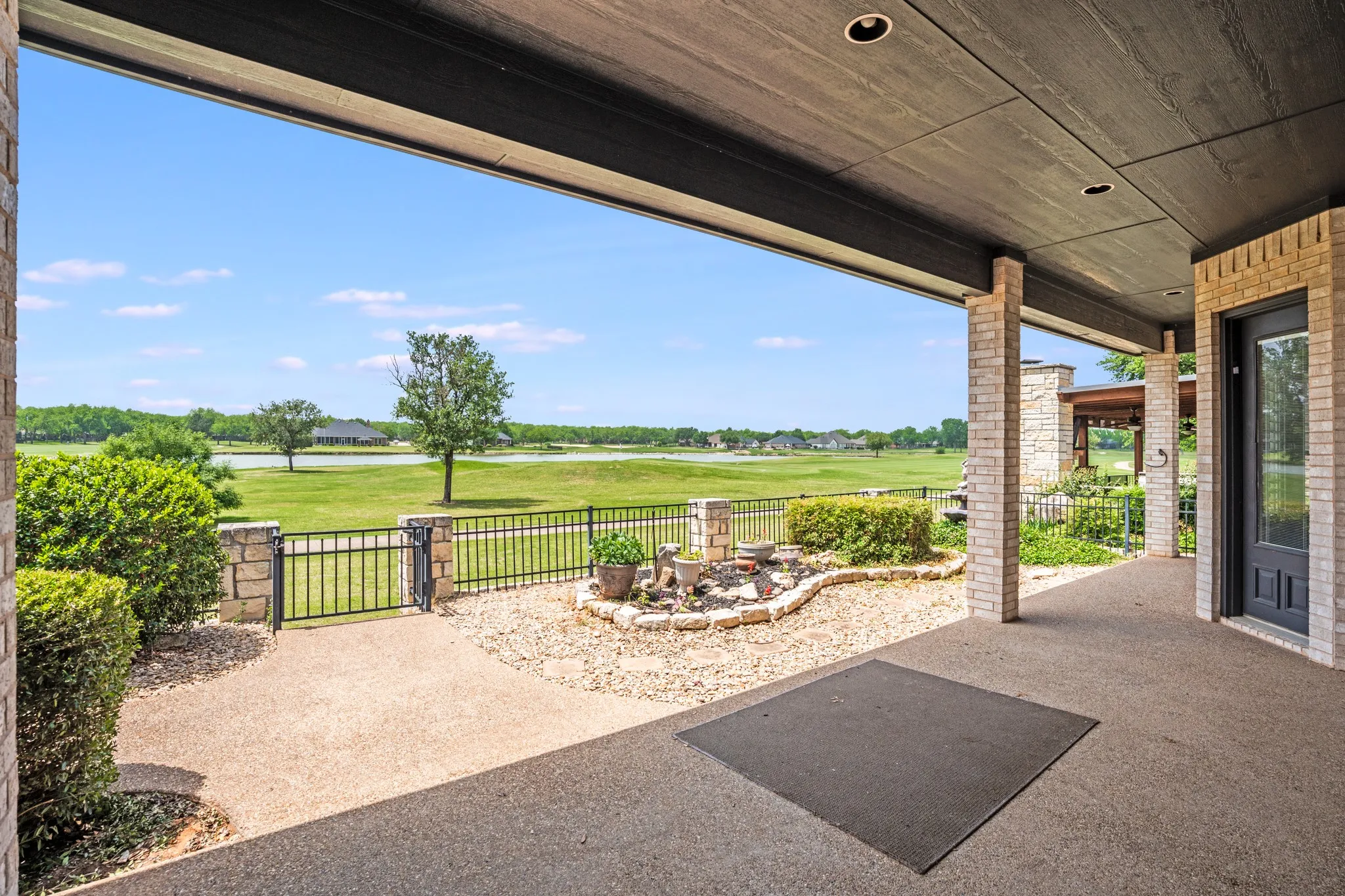 Single Family Residence For Rent in Hood County , 9520 Nutcracker Court, Granbury, Texas 76049, 2 Bedroom, 3 Bathroom, 2 Garage spaces, 2,782 Sqft, built in 2001, mls#21384441, Real Estate Agent in Granbury, Homes For Rent in Hood county, Homes For Rent in Granbury, Realtor in Granbury Texas, Real Estate Brokerage Independent Realty Texas, Luminita Cordes Realtor