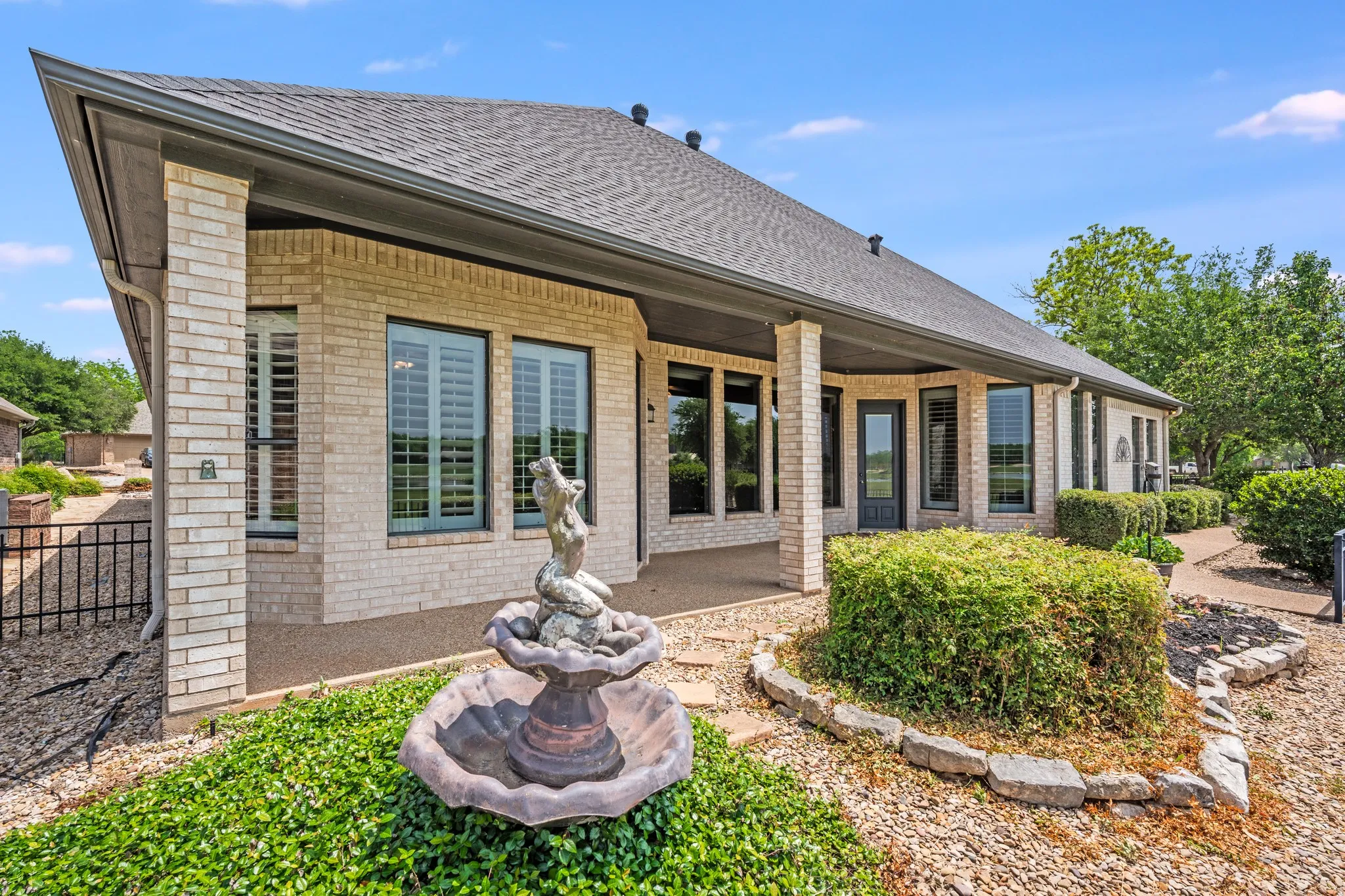 Single Family Residence For Rent in Hood County , 9520 Nutcracker Court, Granbury, Texas 76049, 2 Bedroom, 3 Bathroom, 2 Garage spaces, 2,782 Sqft, built in 2001, mls#21384441, Real Estate Agent in Granbury, Homes For Rent in Hood county, Homes For Rent in Granbury, Realtor in Granbury Texas, Real Estate Brokerage Independent Realty Texas, Luminita Cordes Realtor