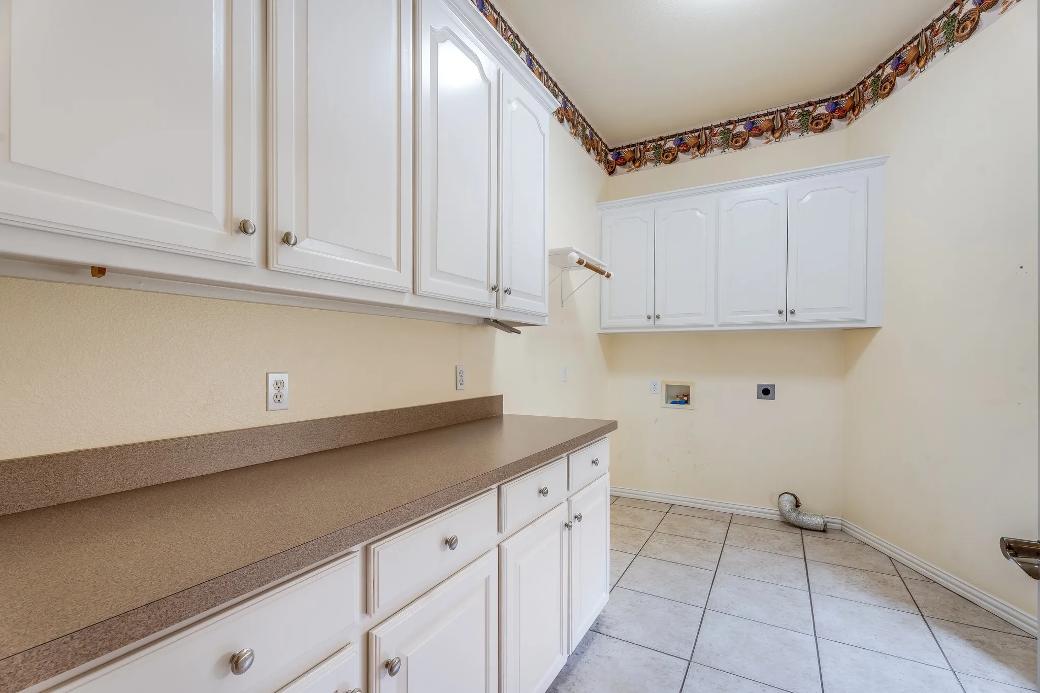 Single Family Residence For Rent in Hood County , 9520 Nutcracker Court, Granbury, Texas 76049, 2 Bedroom, 3 Bathroom, 2 Garage spaces, 2,782 Sqft, built in 2001, mls#21384441, Real Estate Agent in Granbury, Homes For Rent in Hood county, Homes For Rent in Granbury, Realtor in Granbury Texas, Real Estate Brokerage Independent Realty Texas, Luminita Cordes Realtor