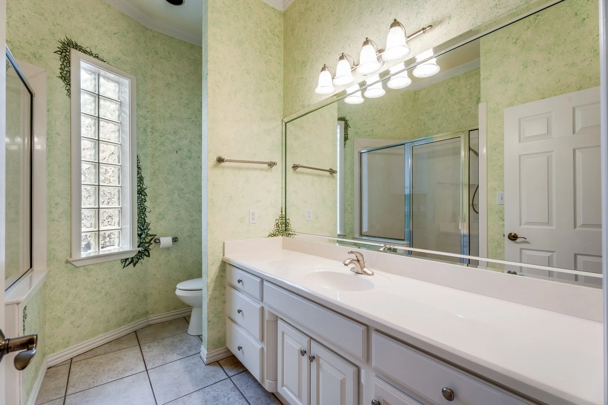 Single Family Residence For Rent in Hood County , 9520 Nutcracker Court, Granbury, Texas 76049, 2 Bedroom, 3 Bathroom, 2 Garage spaces, 2,782 Sqft, built in 2001, mls#21384441, Real Estate Agent in Granbury, Homes For Rent in Hood county, Homes For Rent in Granbury, Realtor in Granbury Texas, Real Estate Brokerage Independent Realty Texas, Luminita Cordes Realtor