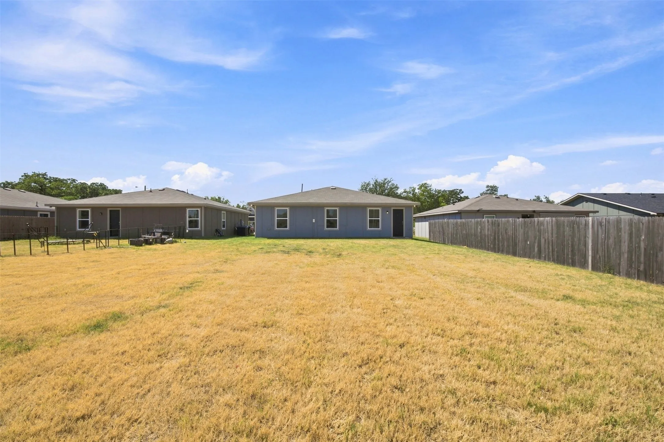 Single Family Residence For Rent in Grayson County , 413 E Hull Street, Denison, Texas 75020, 3 Bedroom, 2 Bathroom, 2 Garage spaces, 1,298 Sqft, built in 2023, mls#21387070, Real Estate Agent in Denison, Homes For Rent in Grayson county, Homes For Rent in Denison, Realtor in Denison Texas, Real Estate Brokerage Independent Realty Texas, Luminita Cordes Realtor