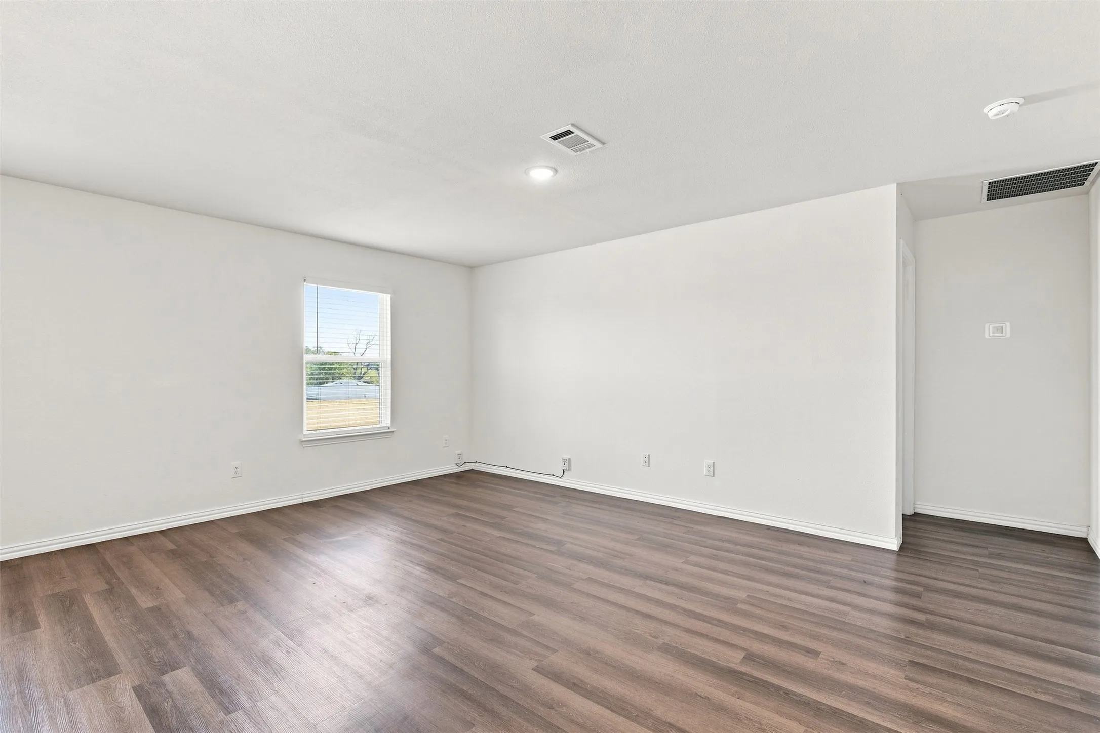 Single Family Residence For Rent in Grayson County , 413 E Hull Street, Denison, Texas 75020, 3 Bedroom, 2 Bathroom, 2 Garage spaces, 1,298 Sqft, built in 2023, mls#21387070, Real Estate Agent in Denison, Homes For Rent in Grayson county, Homes For Rent in Denison, Realtor in Denison Texas, Real Estate Brokerage Independent Realty Texas, Luminita Cordes Realtor