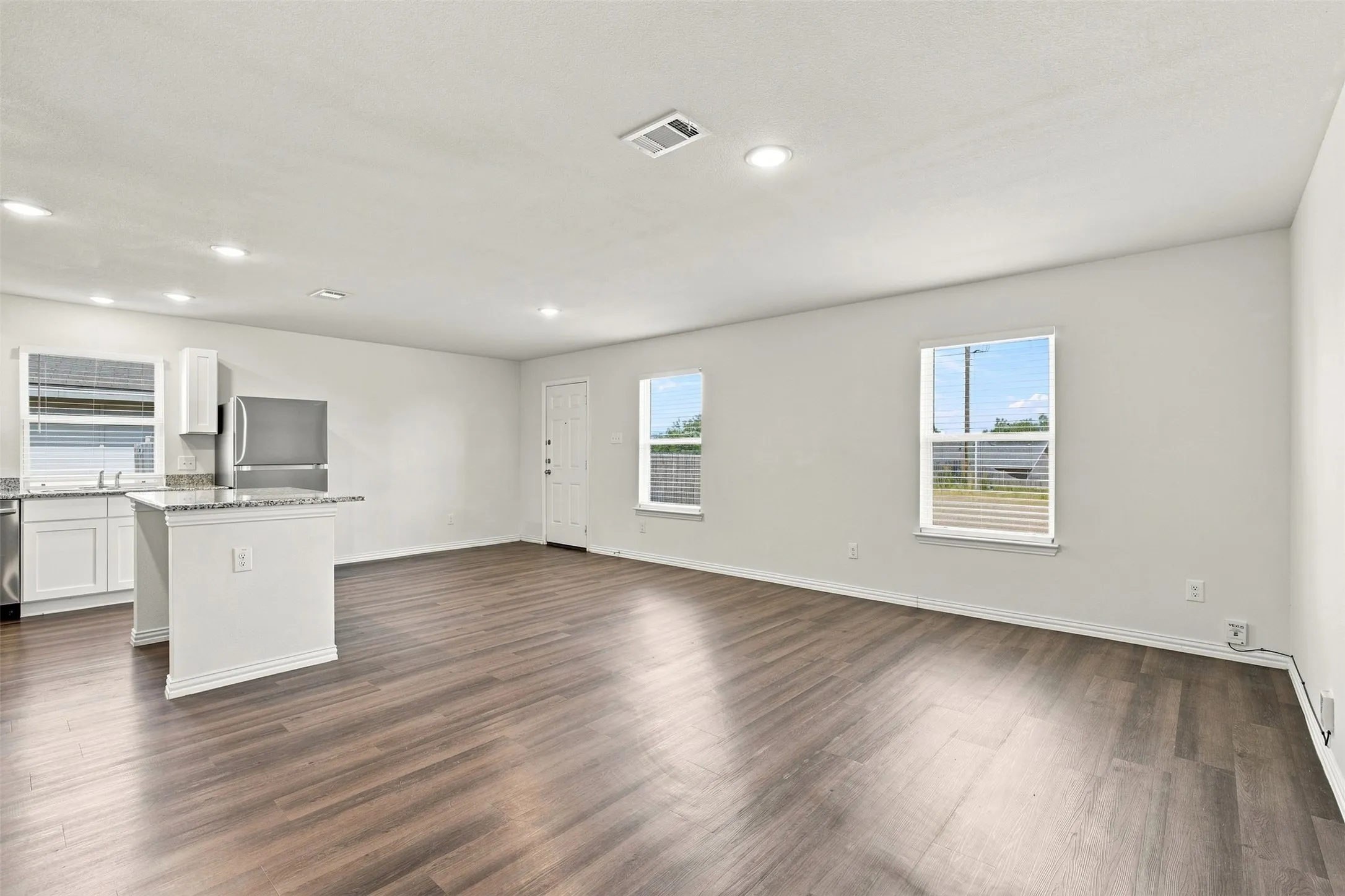 Single Family Residence For Rent in Grayson County , 413 E Hull Street, Denison, Texas 75020, 3 Bedroom, 2 Bathroom, 2 Garage spaces, 1,298 Sqft, built in 2023, mls#21387070, Real Estate Agent in Denison, Homes For Rent in Grayson county, Homes For Rent in Denison, Realtor in Denison Texas, Real Estate Brokerage Independent Realty Texas, Luminita Cordes Realtor