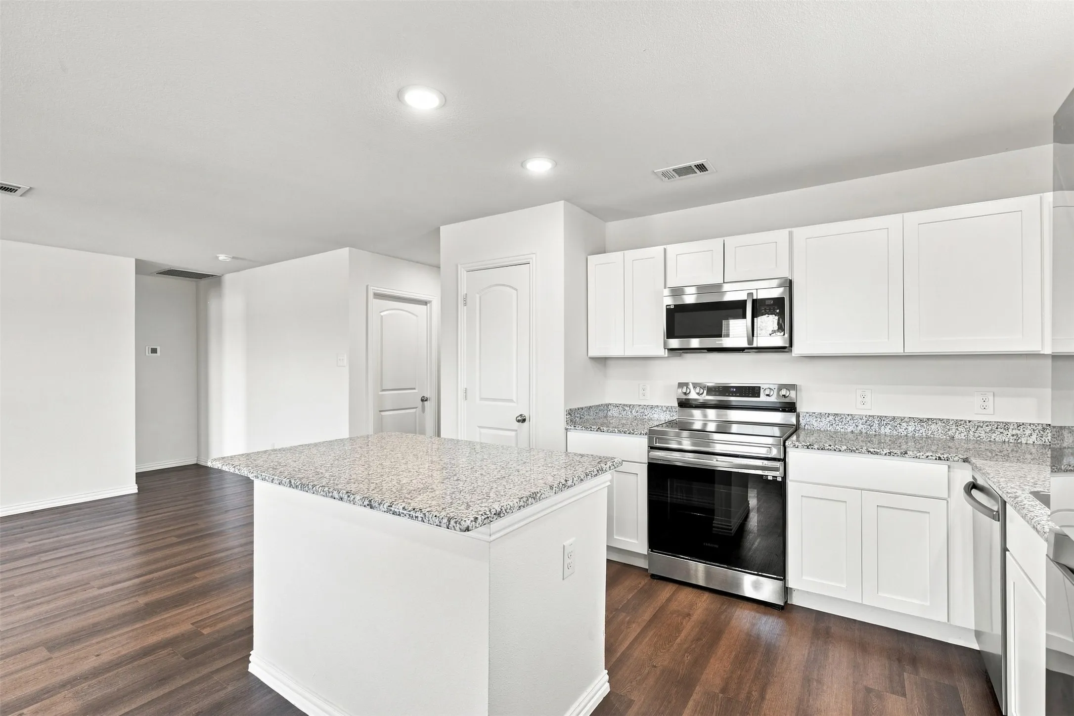 Single Family Residence For Rent in Grayson County , 413 E Hull Street, Denison, Texas 75020, 3 Bedroom, 2 Bathroom, 2 Garage spaces, 1,298 Sqft, built in 2023, mls#21387070, Real Estate Agent in Denison, Homes For Rent in Grayson county, Homes For Rent in Denison, Realtor in Denison Texas, Real Estate Brokerage Independent Realty Texas, Luminita Cordes Realtor