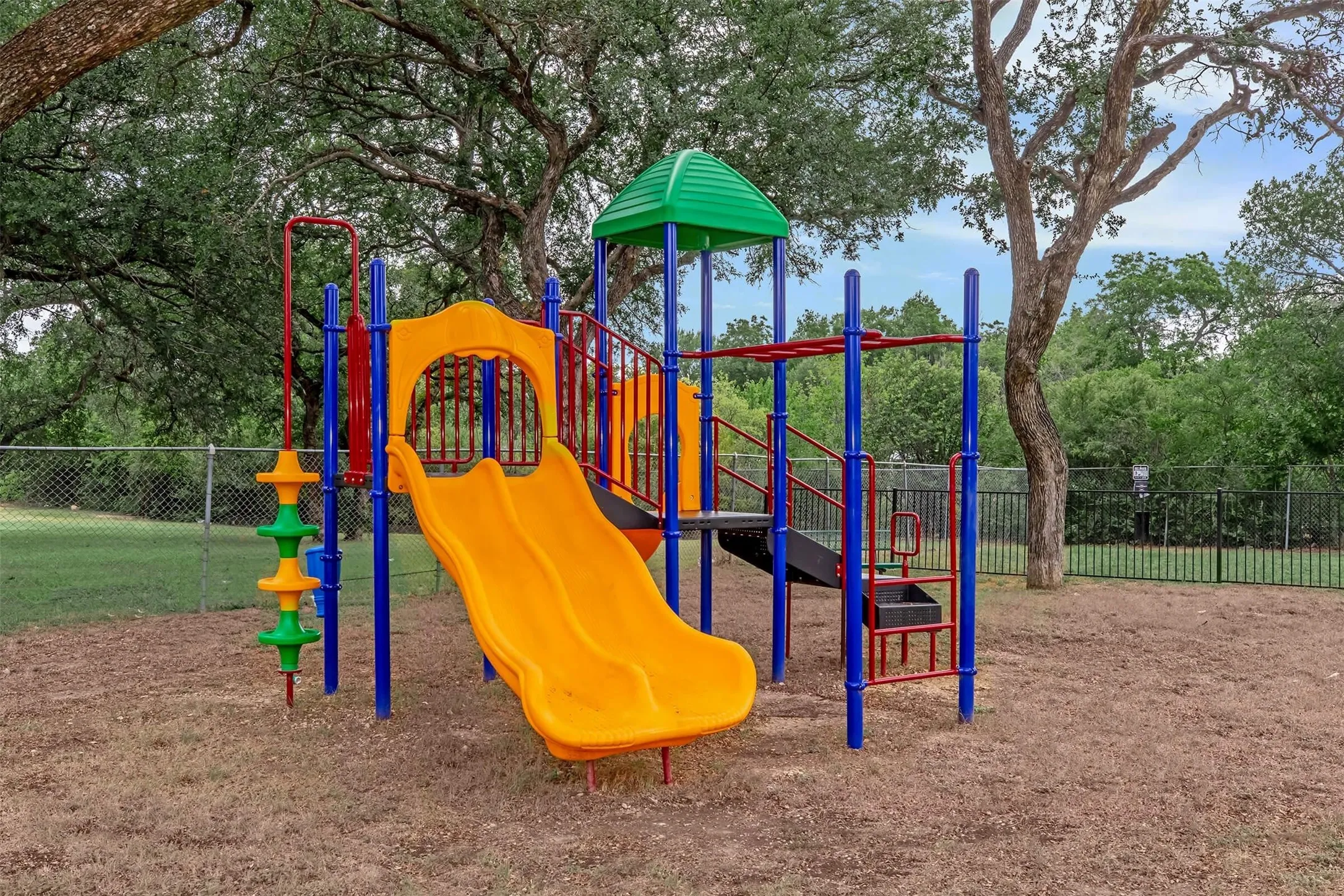 LOOK & LEASE – 1 MONTH FREE!*  REDUCED RENTS FOR OPEN HOUSE 9/19/2026 – Apply today!