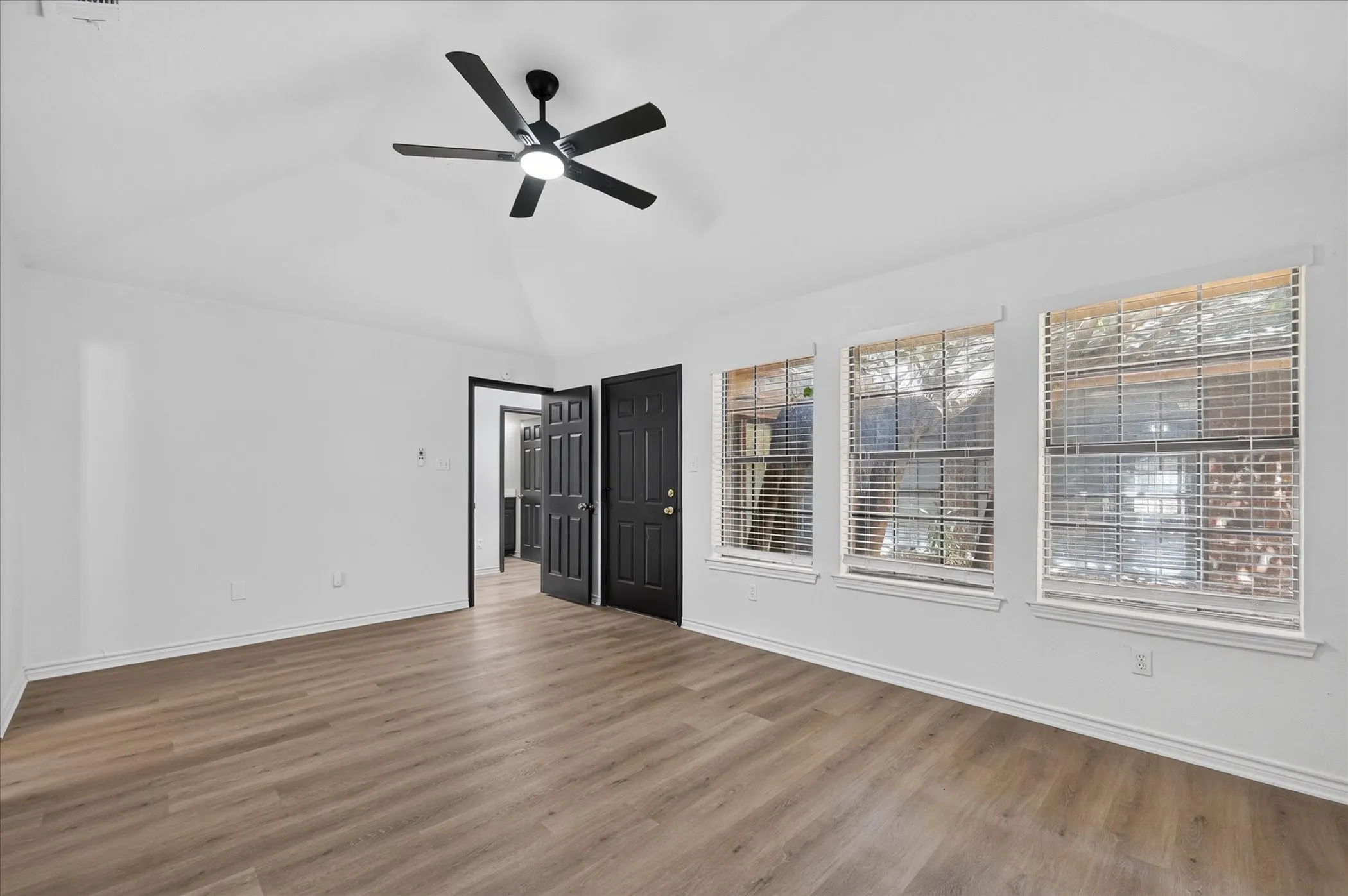 Duplex For Rent in Denton County , 4052 Saint Christopher Lane, Dallas, Texas 75287, 3 Bedroom, 3 Bathroom, 2 Garage spaces, 2,214 Sqft, built in 1984, mls#21387051, Real Estate Agent in Dallas, Homes For Rent in Denton county, Homes For Rent in Dallas, Realtor in Dallas Texas, Real Estate Brokerage Independent Realty Texas, Luminita Cordes Realtor