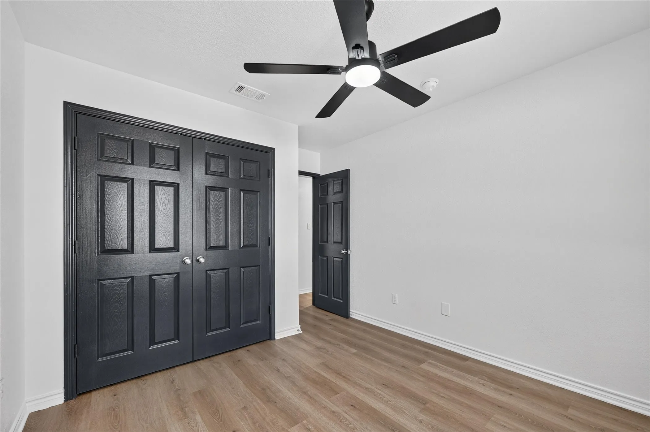 Duplex For Rent in Denton County , 4052 Saint Christopher Lane, Dallas, Texas 75287, 3 Bedroom, 3 Bathroom, 2 Garage spaces, 2,214 Sqft, built in 1984, mls#21387051, Real Estate Agent in Dallas, Homes For Rent in Denton county, Homes For Rent in Dallas, Realtor in Dallas Texas, Real Estate Brokerage Independent Realty Texas, Luminita Cordes Realtor