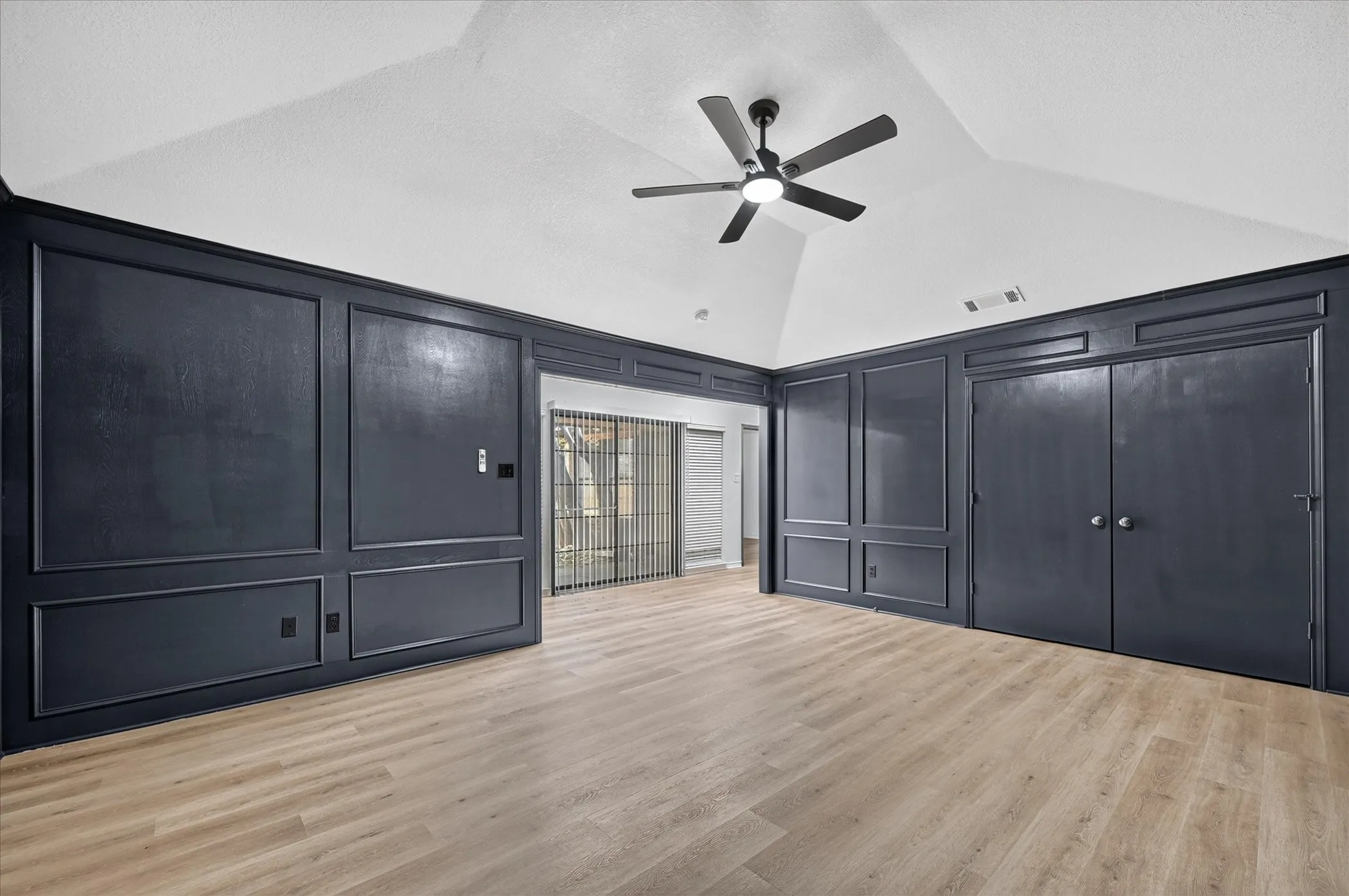 Duplex For Rent in Denton County , 4052 Saint Christopher Lane, Dallas, Texas 75287, 3 Bedroom, 3 Bathroom, 2 Garage spaces, 2,214 Sqft, built in 1984, mls#21387051, Real Estate Agent in Dallas, Homes For Rent in Denton county, Homes For Rent in Dallas, Realtor in Dallas Texas, Real Estate Brokerage Independent Realty Texas, Luminita Cordes Realtor