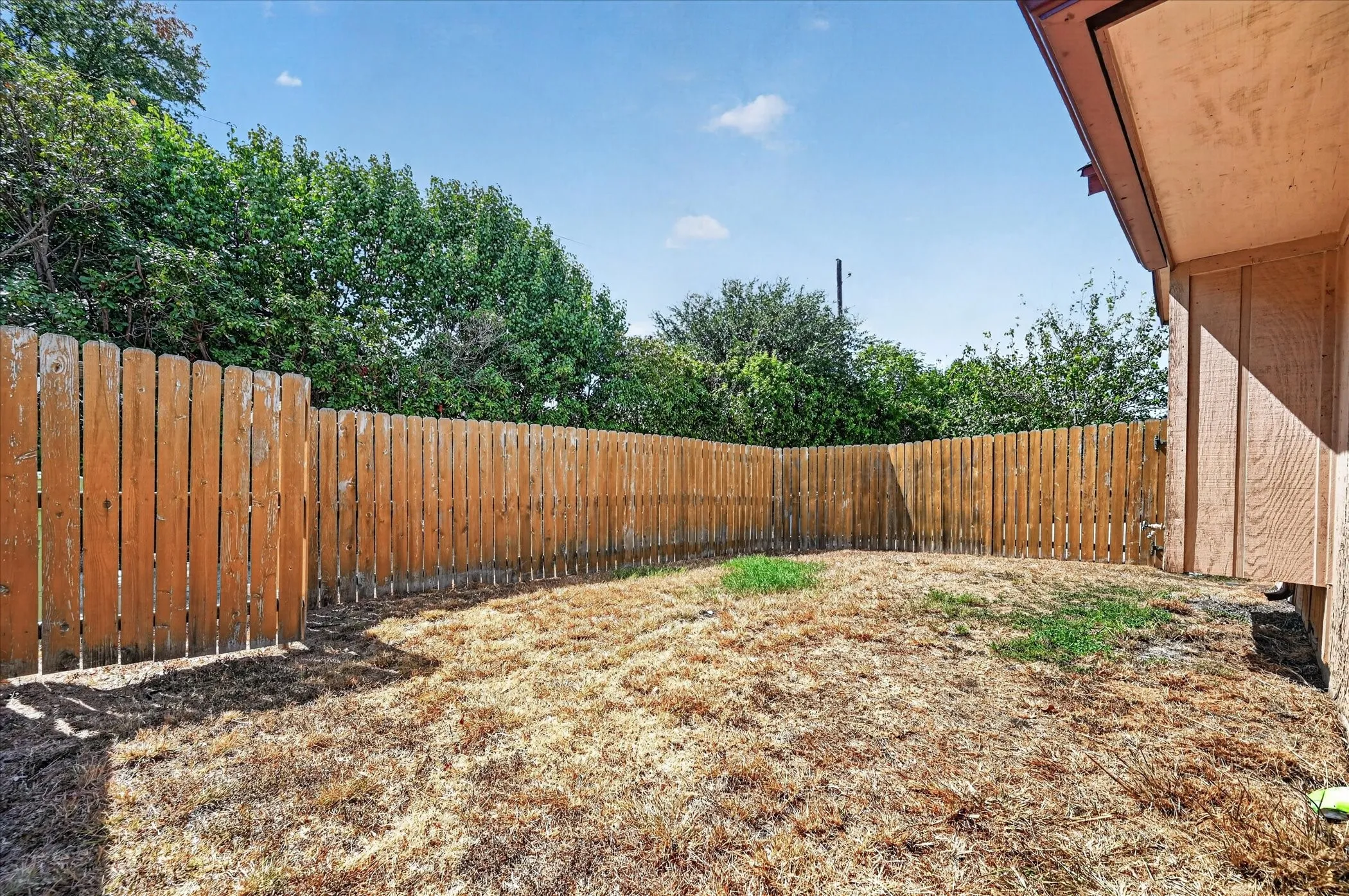 Duplex For Rent in Denton County , 4052 Saint Christopher Lane, Dallas, Texas 75287, 3 Bedroom, 3 Bathroom, 2 Garage spaces, 2,214 Sqft, built in 1984, mls#21387051, Real Estate Agent in Dallas, Homes For Rent in Denton county, Homes For Rent in Dallas, Realtor in Dallas Texas, Real Estate Brokerage Independent Realty Texas, Luminita Cordes Realtor
