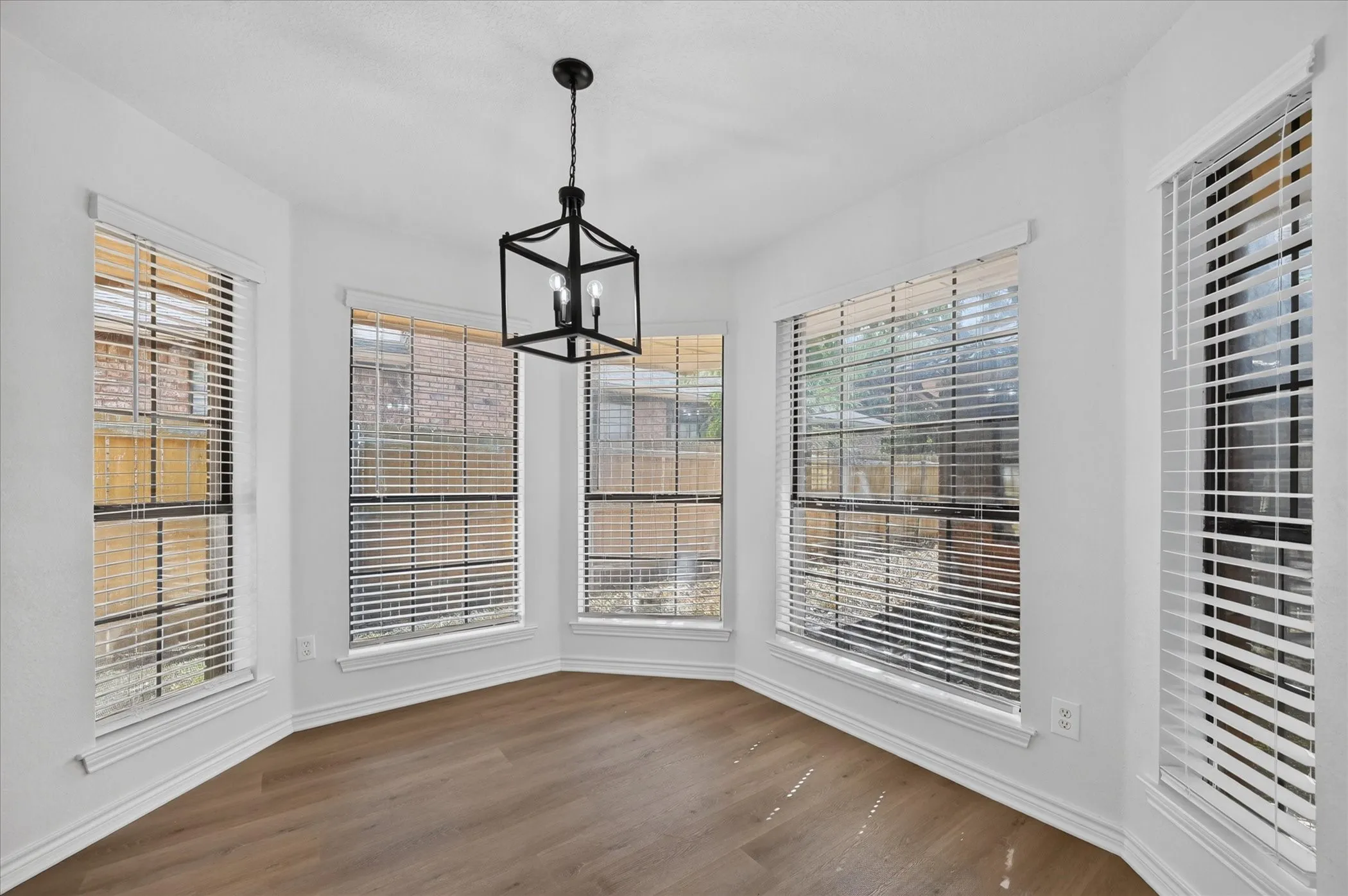Duplex For Rent in Denton County , 4052 Saint Christopher Lane, Dallas, Texas 75287, 3 Bedroom, 3 Bathroom, 2 Garage spaces, 2,214 Sqft, built in 1984, mls#21387051, Real Estate Agent in Dallas, Homes For Rent in Denton county, Homes For Rent in Dallas, Realtor in Dallas Texas, Real Estate Brokerage Independent Realty Texas, Luminita Cordes Realtor