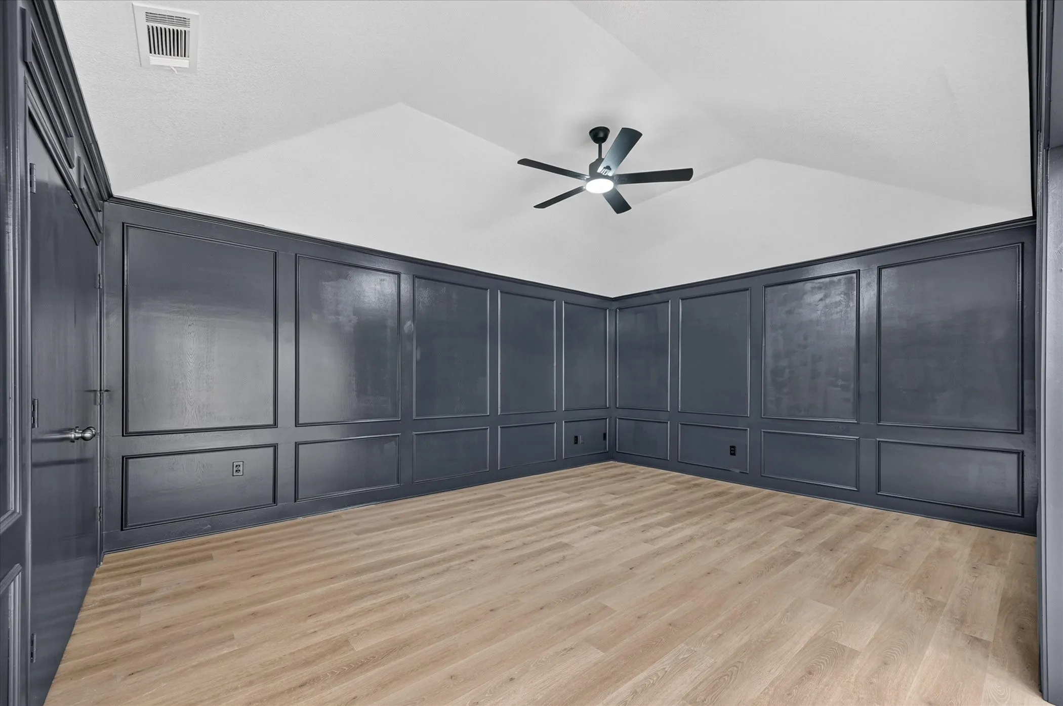 Duplex For Rent in Denton County , 4052 Saint Christopher Lane, Dallas, Texas 75287, 3 Bedroom, 3 Bathroom, 2 Garage spaces, 2,214 Sqft, built in 1984, mls#21387051, Real Estate Agent in Dallas, Homes For Rent in Denton county, Homes For Rent in Dallas, Realtor in Dallas Texas, Real Estate Brokerage Independent Realty Texas, Luminita Cordes Realtor