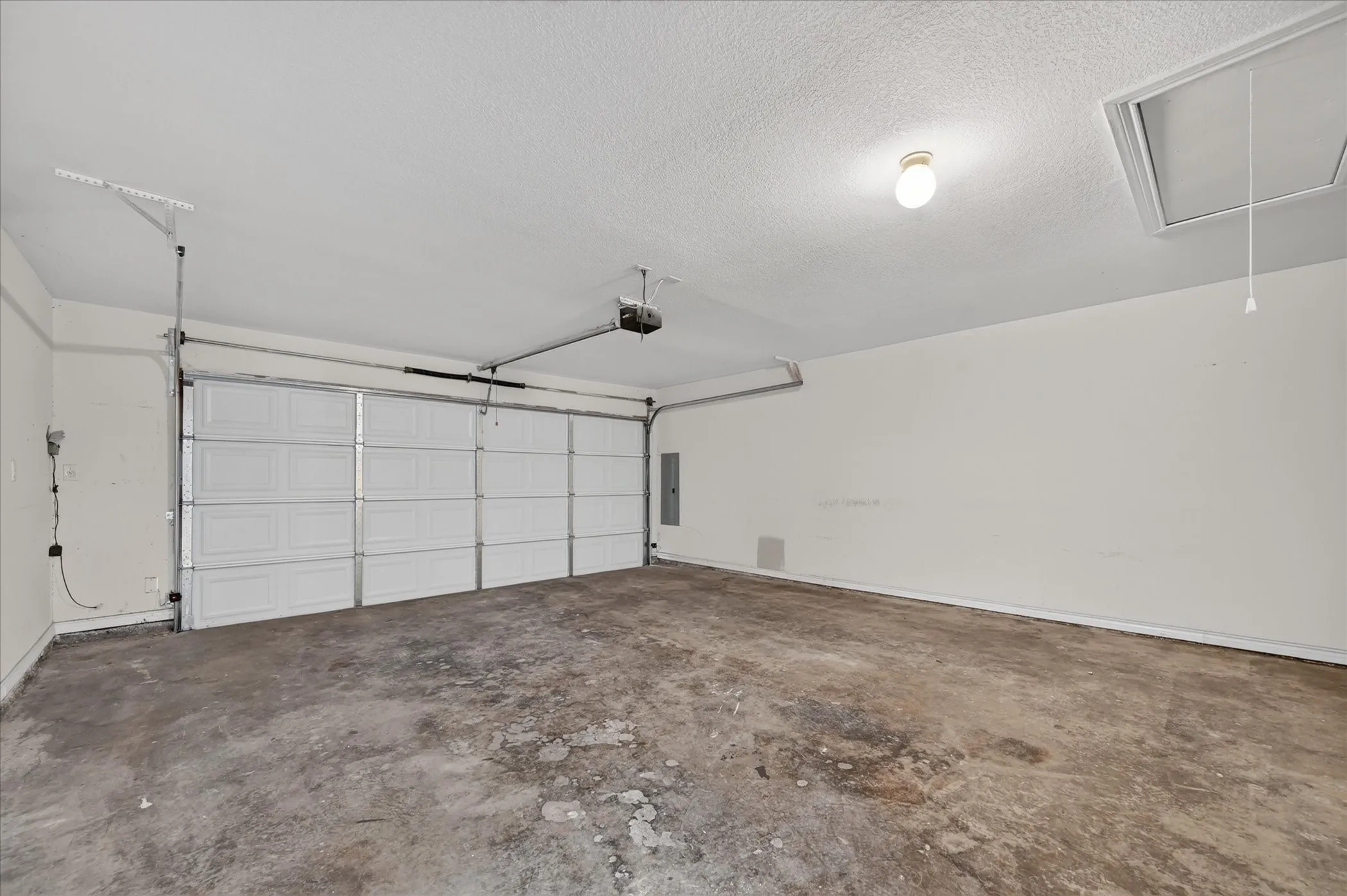 Duplex For Rent in Denton County , 4052 Saint Christopher Lane, Dallas, Texas 75287, 3 Bedroom, 3 Bathroom, 2 Garage spaces, 2,214 Sqft, built in 1984, mls#21387051, Real Estate Agent in Dallas, Homes For Rent in Denton county, Homes For Rent in Dallas, Realtor in Dallas Texas, Real Estate Brokerage Independent Realty Texas, Luminita Cordes Realtor