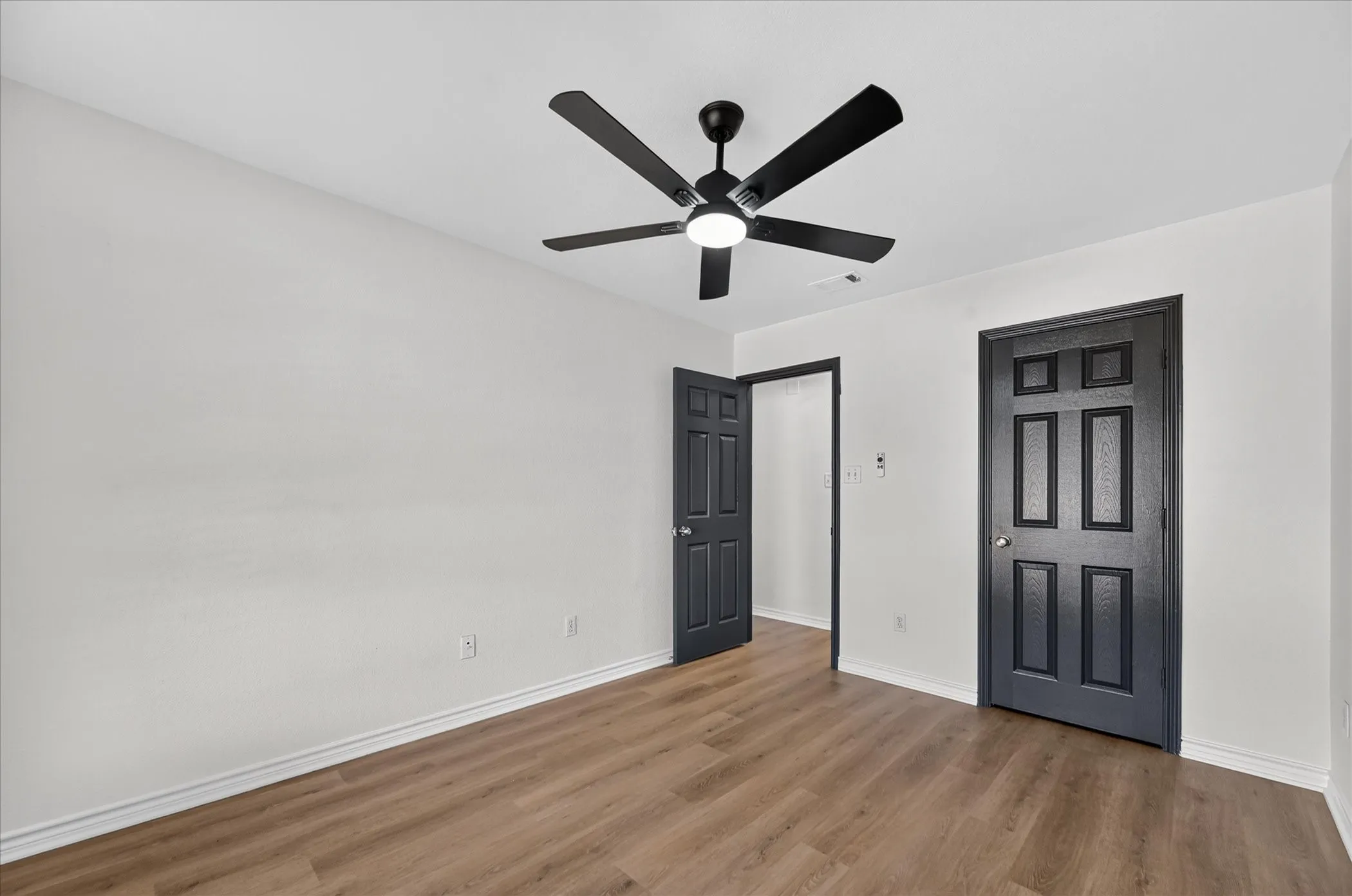 Duplex For Rent in Denton County , 4052 Saint Christopher Lane, Dallas, Texas 75287, 3 Bedroom, 3 Bathroom, 2 Garage spaces, 2,214 Sqft, built in 1984, mls#21387051, Real Estate Agent in Dallas, Homes For Rent in Denton county, Homes For Rent in Dallas, Realtor in Dallas Texas, Real Estate Brokerage Independent Realty Texas, Luminita Cordes Realtor