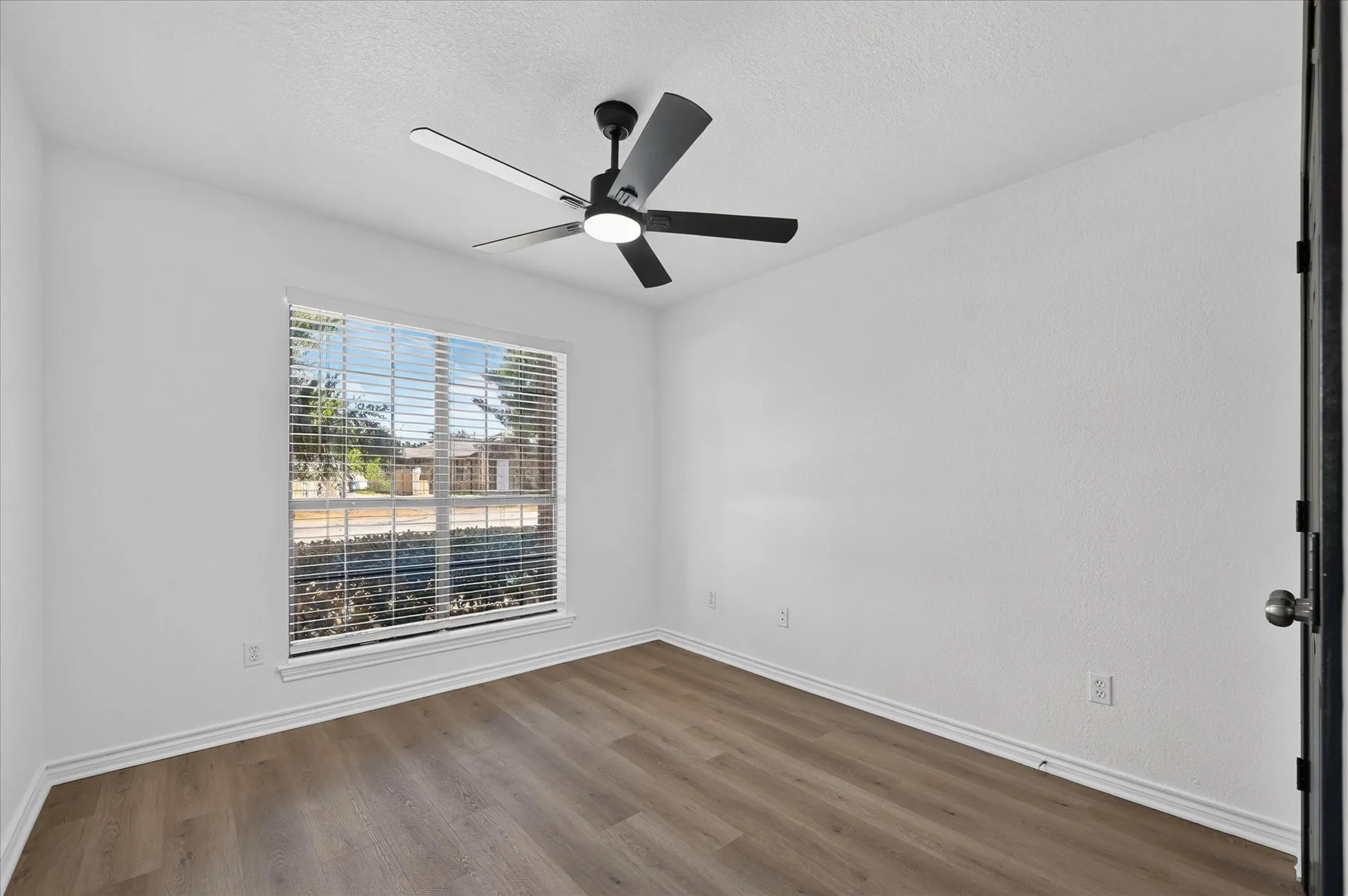 Duplex For Rent in Denton County , 4052 Saint Christopher Lane, Dallas, Texas 75287, 3 Bedroom, 3 Bathroom, 2 Garage spaces, 2,214 Sqft, built in 1984, mls#21387051, Real Estate Agent in Dallas, Homes For Rent in Denton county, Homes For Rent in Dallas, Realtor in Dallas Texas, Real Estate Brokerage Independent Realty Texas, Luminita Cordes Realtor