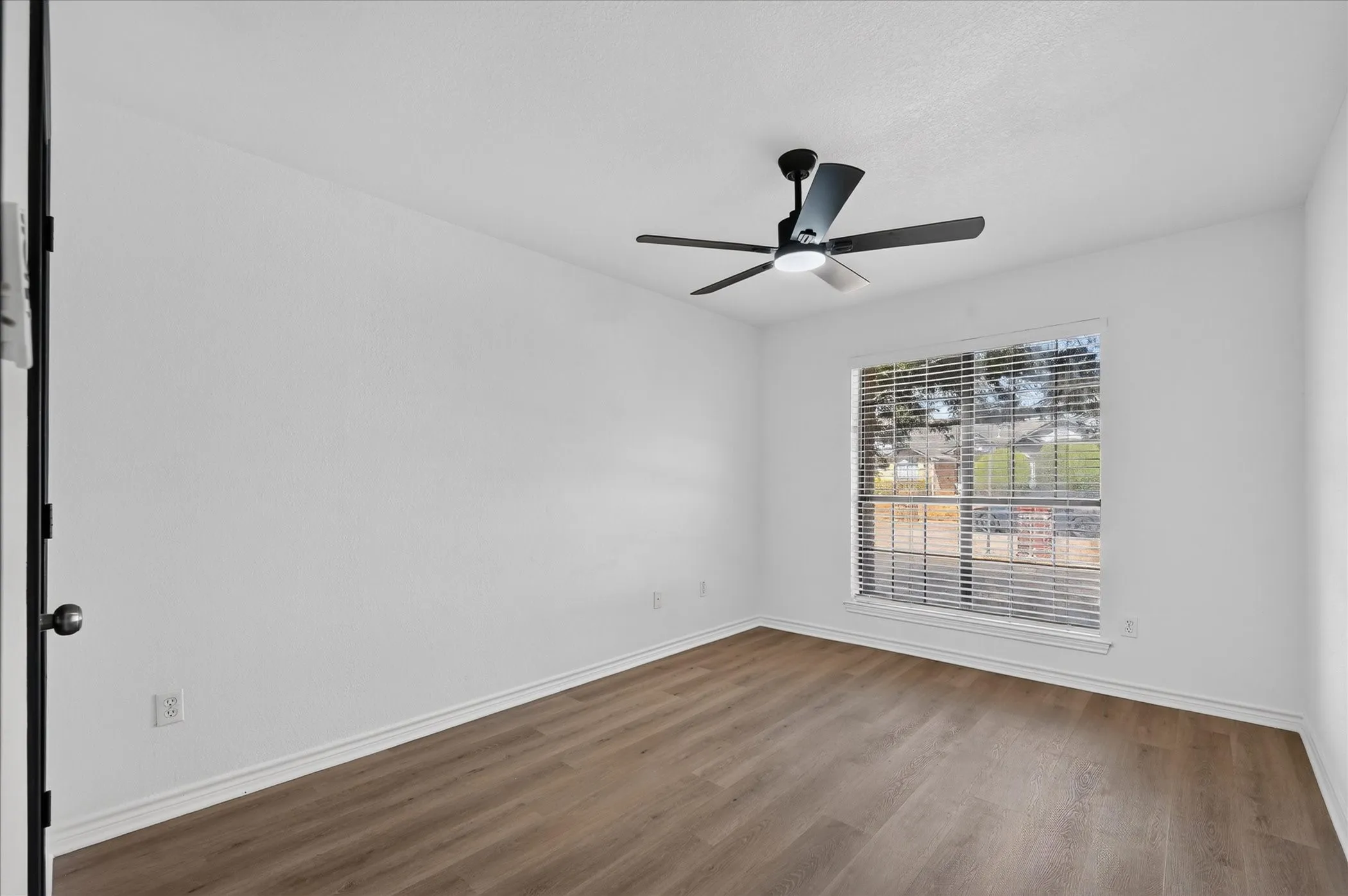 Duplex For Rent in Denton County , 4052 Saint Christopher Lane, Dallas, Texas 75287, 3 Bedroom, 3 Bathroom, 2 Garage spaces, 2,214 Sqft, built in 1984, mls#21387051, Real Estate Agent in Dallas, Homes For Rent in Denton county, Homes For Rent in Dallas, Realtor in Dallas Texas, Real Estate Brokerage Independent Realty Texas, Luminita Cordes Realtor