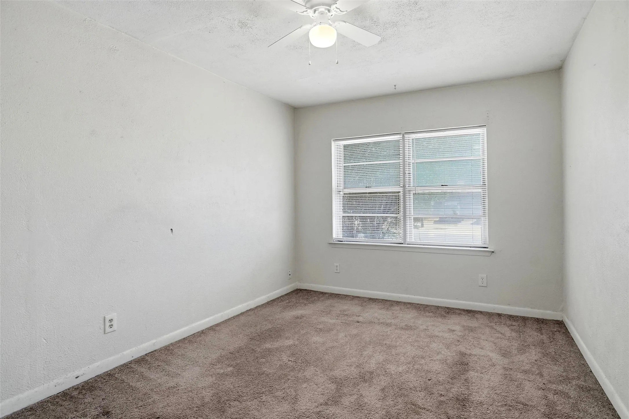 Single Family Residence For Sale in Denton County , 3805 Titan Trail, Denton, Texas 76209, 3 Bedroom, 2 Bathroom, Garage spaces, 1,272 Sqft, built in 1965, mls#21385879, Real Estate Agent in Denton, Homes For Sale in Denton county, Homes For Sale in Denton, Realtor in Denton Texas, Real Estate Brokerage Independent Realty Texas, Luminita Cordes Realtor