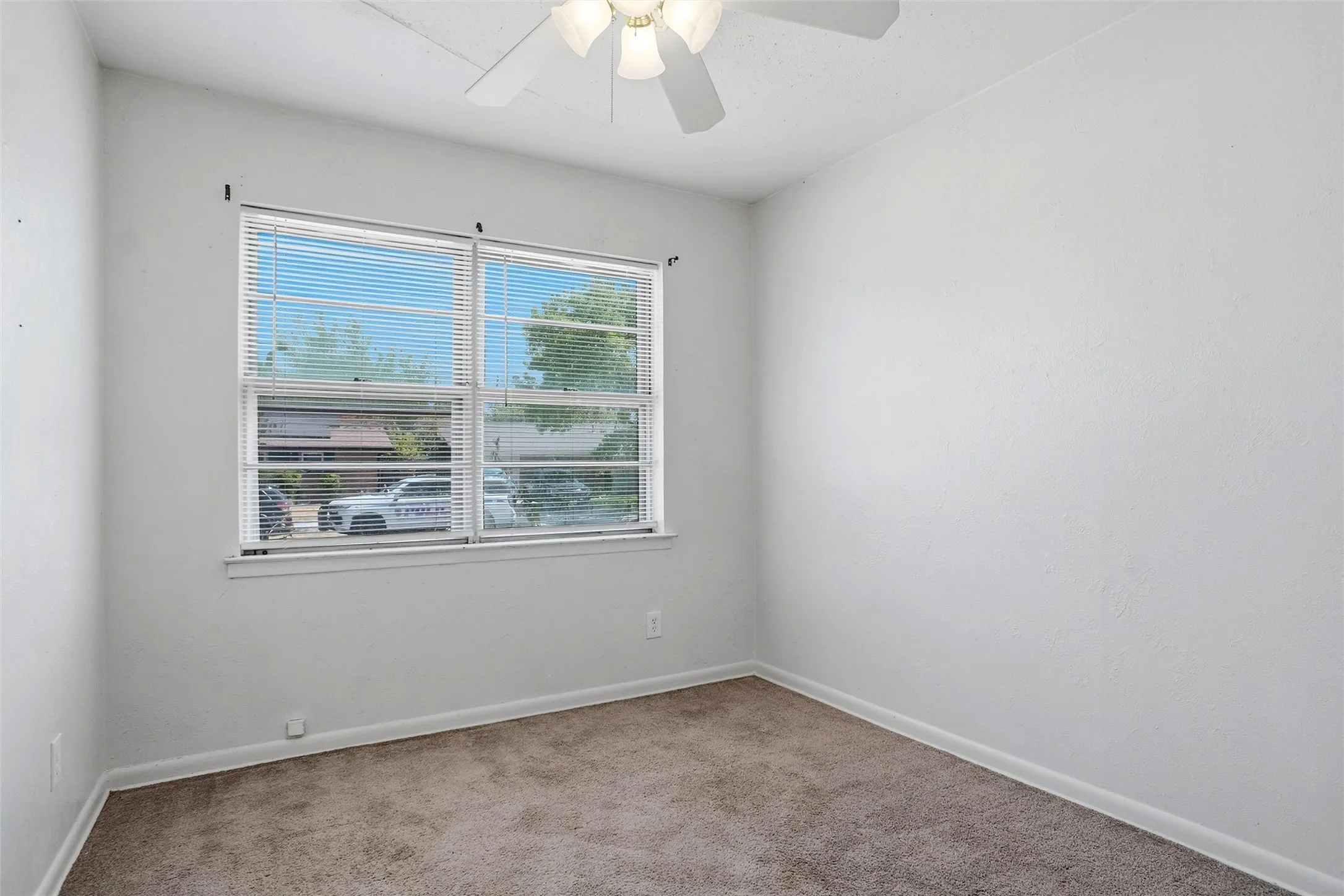 Single Family Residence For Sale in Denton County , 3805 Titan Trail, Denton, Texas 76209, 3 Bedroom, 2 Bathroom, Garage spaces, 1,272 Sqft, built in 1965, mls#21385879, Real Estate Agent in Denton, Homes For Sale in Denton county, Homes For Sale in Denton, Realtor in Denton Texas, Real Estate Brokerage Independent Realty Texas, Luminita Cordes Realtor