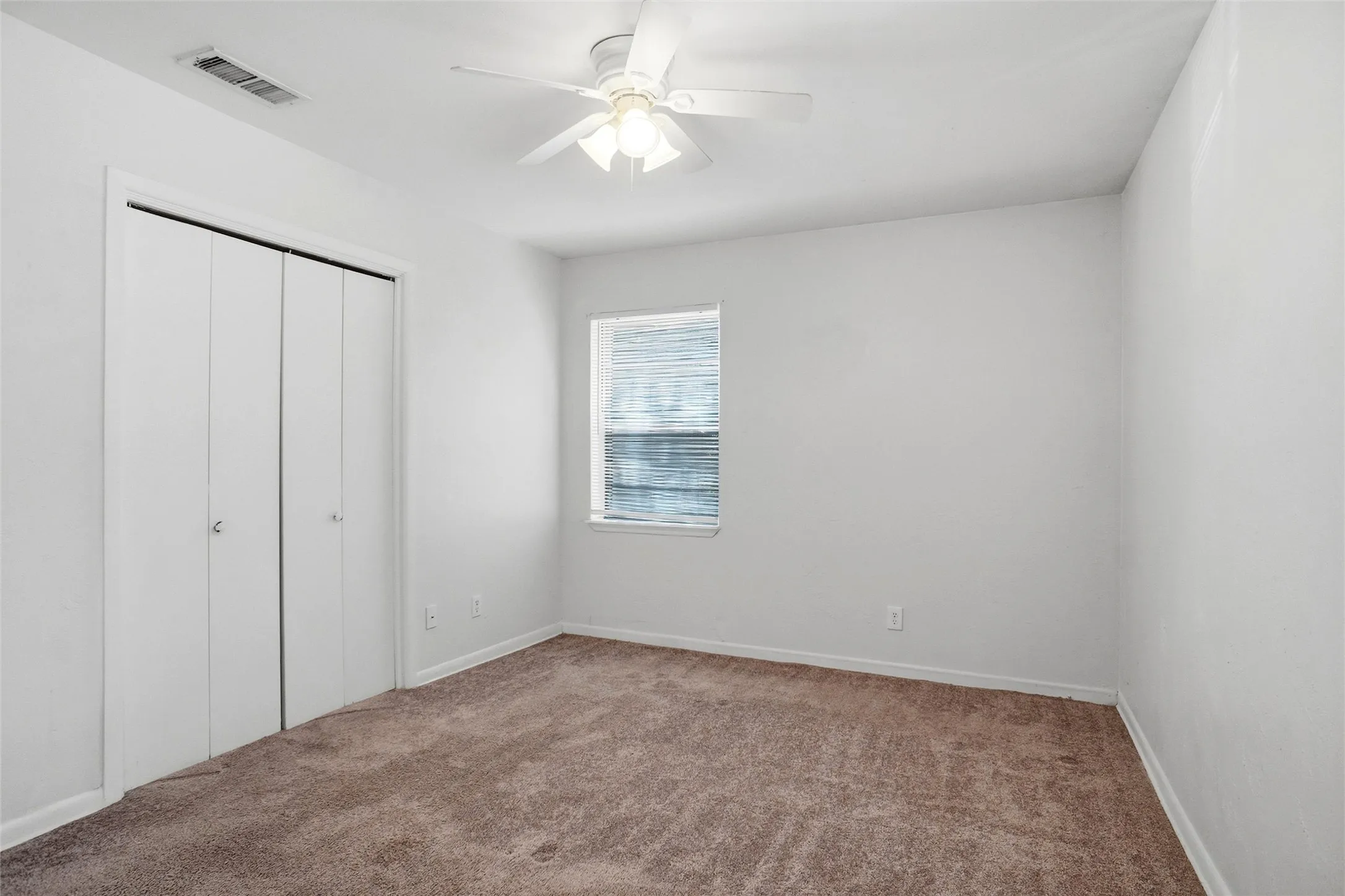 Single Family Residence For Sale in Denton County , 3805 Titan Trail, Denton, Texas 76209, 3 Bedroom, 2 Bathroom, Garage spaces, 1,272 Sqft, built in 1965, mls#21385879, Real Estate Agent in Denton, Homes For Sale in Denton county, Homes For Sale in Denton, Realtor in Denton Texas, Real Estate Brokerage Independent Realty Texas, Luminita Cordes Realtor
