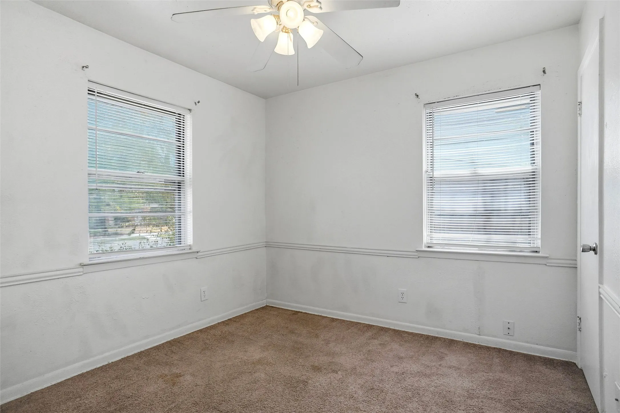 Single Family Residence For Sale in Denton County , 3805 Titan Trail, Denton, Texas 76209, 3 Bedroom, 2 Bathroom, Garage spaces, 1,272 Sqft, built in 1965, mls#21385879, Real Estate Agent in Denton, Homes For Sale in Denton county, Homes For Sale in Denton, Realtor in Denton Texas, Real Estate Brokerage Independent Realty Texas, Luminita Cordes Realtor
