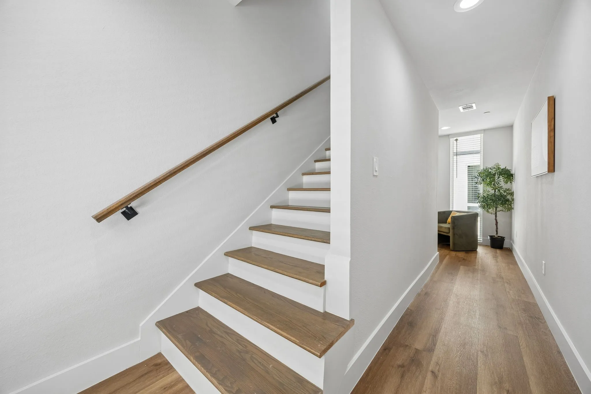 Townhouse For Rent in Dallas County , 5633 Live Oak 102, Dallas, Texas 75206, 2 Bedroom, 3 Bathroom, 2 Garage spaces, 1,533 Sqft, built in 2025, mls#21386730, Real Estate Agent in Dallas, Homes For Rent in Dallas county, Homes For Rent in Dallas, Realtor in Dallas Texas, Real Estate Brokerage Independent Realty Texas, Luminita Cordes Realtor