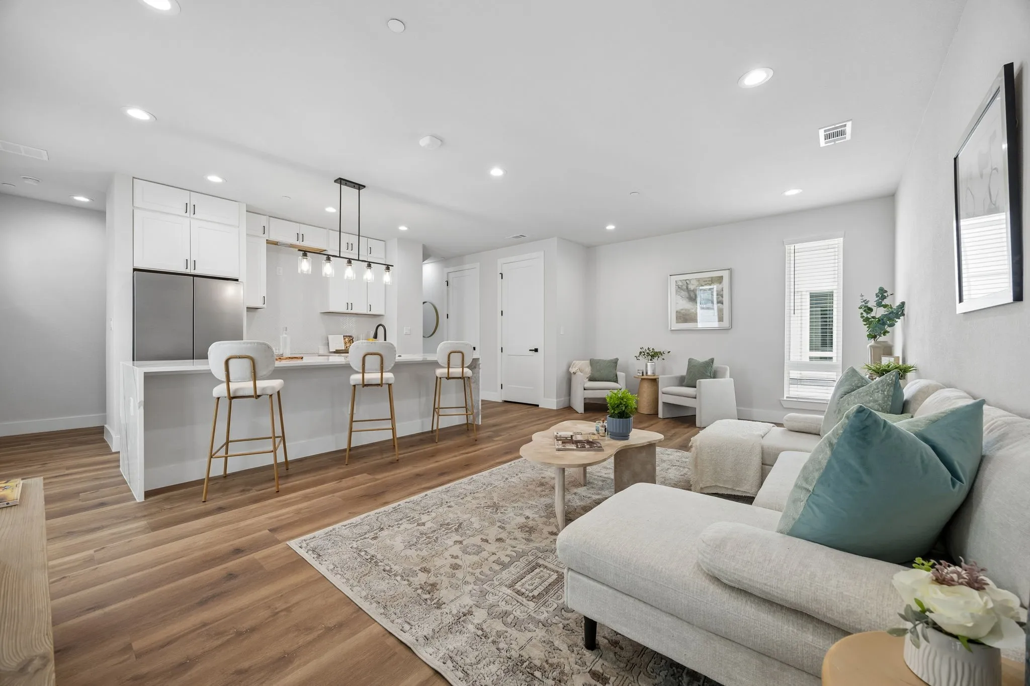 Townhouse For Rent in Dallas County , 5633 Live Oak 102, Dallas, Texas 75206, 2 Bedroom, 3 Bathroom, 2 Garage spaces, 1,533 Sqft, built in 2025, mls#21386730, Real Estate Agent in Dallas, Homes For Rent in Dallas county, Homes For Rent in Dallas, Realtor in Dallas Texas, Real Estate Brokerage Independent Realty Texas, Luminita Cordes Realtor