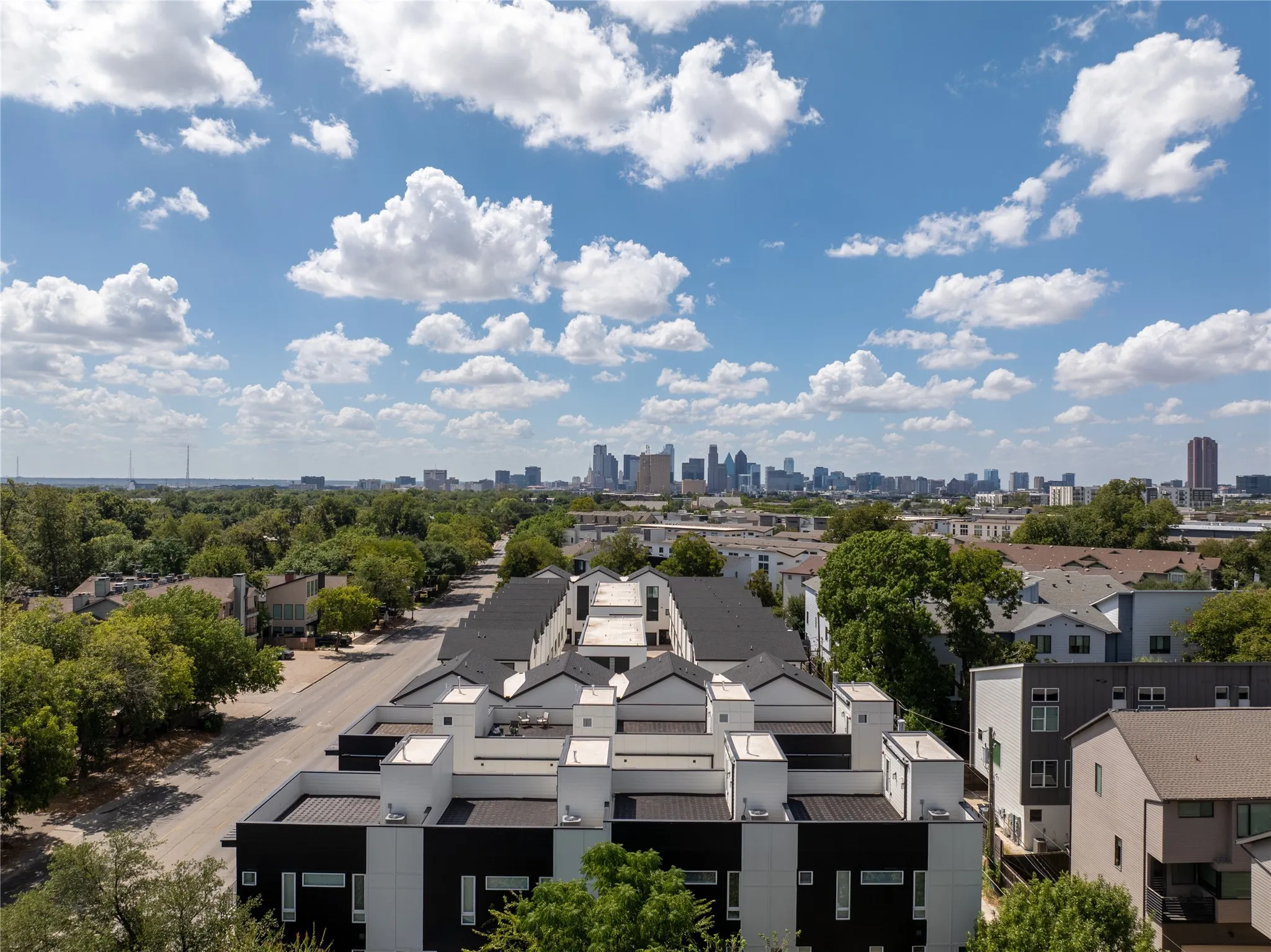 Townhouse For Rent in Dallas County , 5633 Live Oak 102, Dallas, Texas 75206, 2 Bedroom, 3 Bathroom, 2 Garage spaces, 1,533 Sqft, built in 2025, mls#21386730, Real Estate Agent in Dallas, Homes For Rent in Dallas county, Homes For Rent in Dallas, Realtor in Dallas Texas, Real Estate Brokerage Independent Realty Texas, Luminita Cordes Realtor