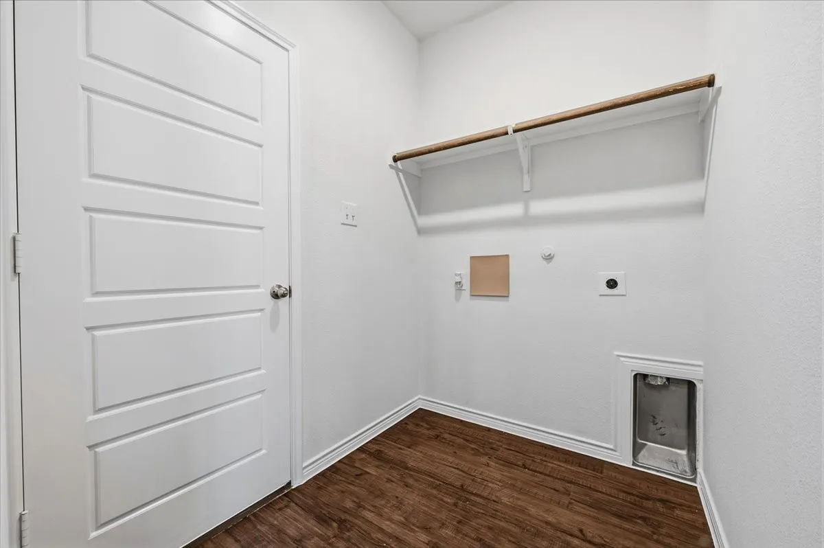 Single Family Residence For Sale in Ellis County , 228 Garden Grove Drive, Waxahachie, Texas 75165, 3 Bedroom, 2 Bathroom, 2 Garage spaces, 1,585 Sqft, built in 2019, mls#21387075, Real Estate Agent in Waxahachie, Homes For Sale in Ellis county, Homes For Sale in Waxahachie, Realtor in Waxahachie Texas, Real Estate Brokerage Independent Realty Texas, Luminita Cordes Realtor
