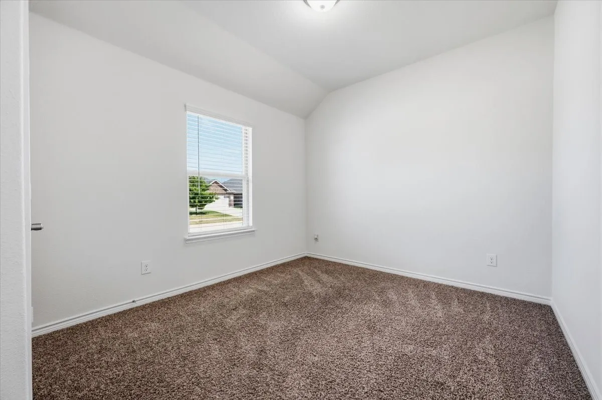 Single Family Residence For Sale in Ellis County , 228 Garden Grove Drive, Waxahachie, Texas 75165, 3 Bedroom, 2 Bathroom, 2 Garage spaces, 1,585 Sqft, built in 2019, mls#21387075, Real Estate Agent in Waxahachie, Homes For Sale in Ellis county, Homes For Sale in Waxahachie, Realtor in Waxahachie Texas, Real Estate Brokerage Independent Realty Texas, Luminita Cordes Realtor
