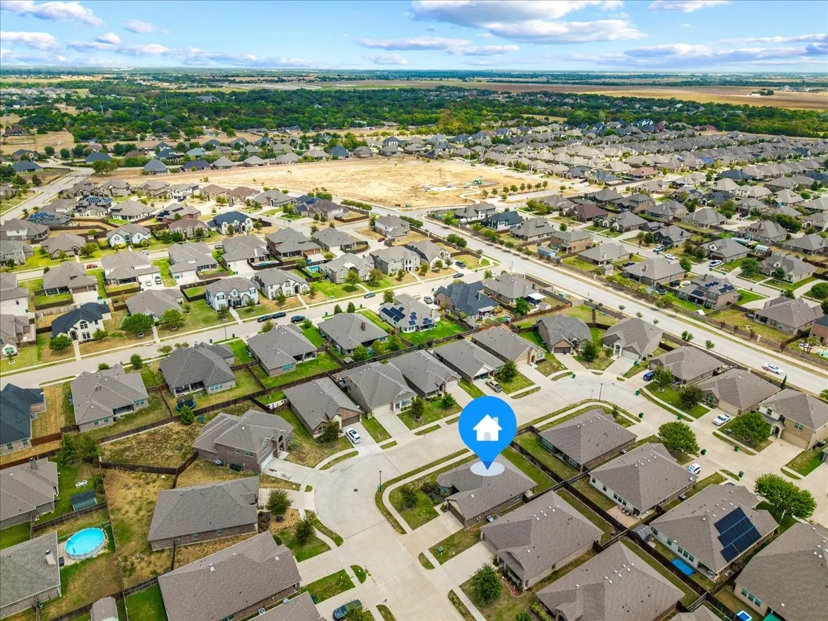 Single Family Residence For Sale in Ellis County , 228 Garden Grove Drive, Waxahachie, Texas 75165, 3 Bedroom, 2 Bathroom, 2 Garage spaces, 1,585 Sqft, built in 2019, mls#21387075, Real Estate Agent in Waxahachie, Homes For Sale in Ellis county, Homes For Sale in Waxahachie, Realtor in Waxahachie Texas, Real Estate Brokerage Independent Realty Texas, Luminita Cordes Realtor