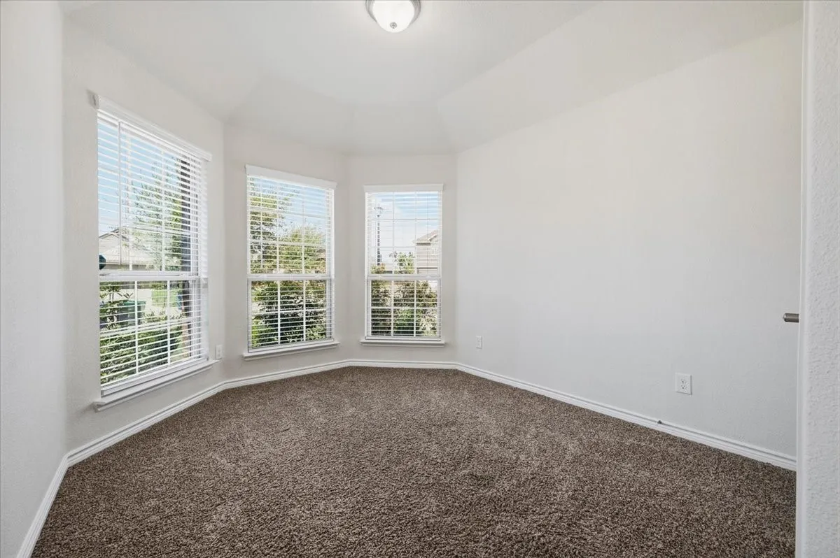 Single Family Residence For Sale in Ellis County , 228 Garden Grove Drive, Waxahachie, Texas 75165, 3 Bedroom, 2 Bathroom, 2 Garage spaces, 1,585 Sqft, built in 2019, mls#21387075, Real Estate Agent in Waxahachie, Homes For Sale in Ellis county, Homes For Sale in Waxahachie, Realtor in Waxahachie Texas, Real Estate Brokerage Independent Realty Texas, Luminita Cordes Realtor
