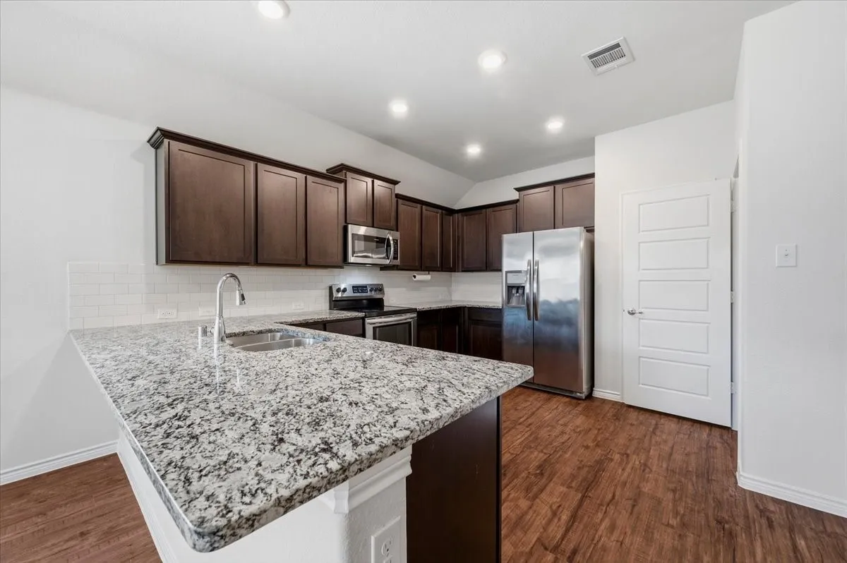 Single Family Residence For Sale in Ellis County , 228 Garden Grove Drive, Waxahachie, Texas 75165, 3 Bedroom, 2 Bathroom, 2 Garage spaces, 1,585 Sqft, built in 2019, mls#21387075, Real Estate Agent in Waxahachie, Homes For Sale in Ellis county, Homes For Sale in Waxahachie, Realtor in Waxahachie Texas, Real Estate Brokerage Independent Realty Texas, Luminita Cordes Realtor