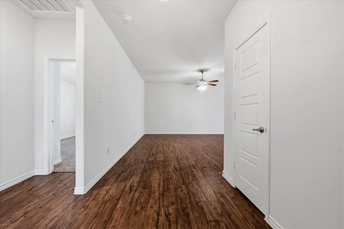 Single Family Residence For Sale in Ellis County , 228 Garden Grove Drive, Waxahachie, Texas 75165, 3 Bedroom, 2 Bathroom, 2 Garage spaces, 1,585 Sqft, built in 2019, mls#21387075, Real Estate Agent in Waxahachie, Homes For Sale in Ellis county, Homes For Sale in Waxahachie, Realtor in Waxahachie Texas, Real Estate Brokerage Independent Realty Texas, Luminita Cordes Realtor