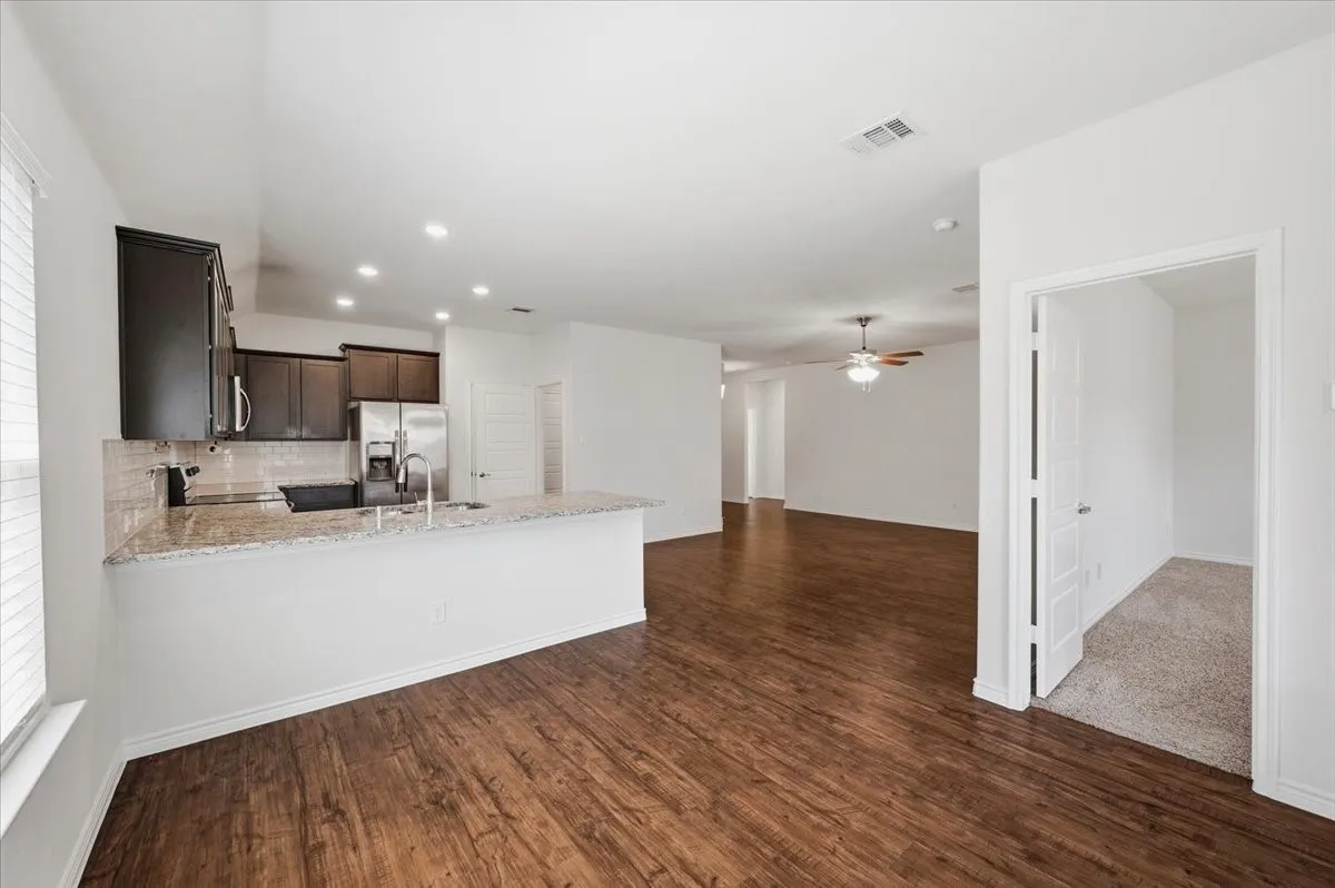 Single Family Residence For Sale in Ellis County , 228 Garden Grove Drive, Waxahachie, Texas 75165, 3 Bedroom, 2 Bathroom, 2 Garage spaces, 1,585 Sqft, built in 2019, mls#21387075, Real Estate Agent in Waxahachie, Homes For Sale in Ellis county, Homes For Sale in Waxahachie, Realtor in Waxahachie Texas, Real Estate Brokerage Independent Realty Texas, Luminita Cordes Realtor