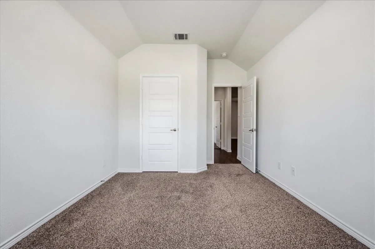 Single Family Residence For Sale in Ellis County , 228 Garden Grove Drive, Waxahachie, Texas 75165, 3 Bedroom, 2 Bathroom, 2 Garage spaces, 1,585 Sqft, built in 2019, mls#21387075, Real Estate Agent in Waxahachie, Homes For Sale in Ellis county, Homes For Sale in Waxahachie, Realtor in Waxahachie Texas, Real Estate Brokerage Independent Realty Texas, Luminita Cordes Realtor