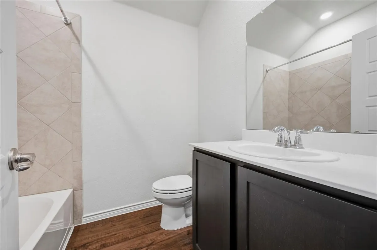 Single Family Residence For Sale in Ellis County , 228 Garden Grove Drive, Waxahachie, Texas 75165, 3 Bedroom, 2 Bathroom, 2 Garage spaces, 1,585 Sqft, built in 2019, mls#21387075, Real Estate Agent in Waxahachie, Homes For Sale in Ellis county, Homes For Sale in Waxahachie, Realtor in Waxahachie Texas, Real Estate Brokerage Independent Realty Texas, Luminita Cordes Realtor