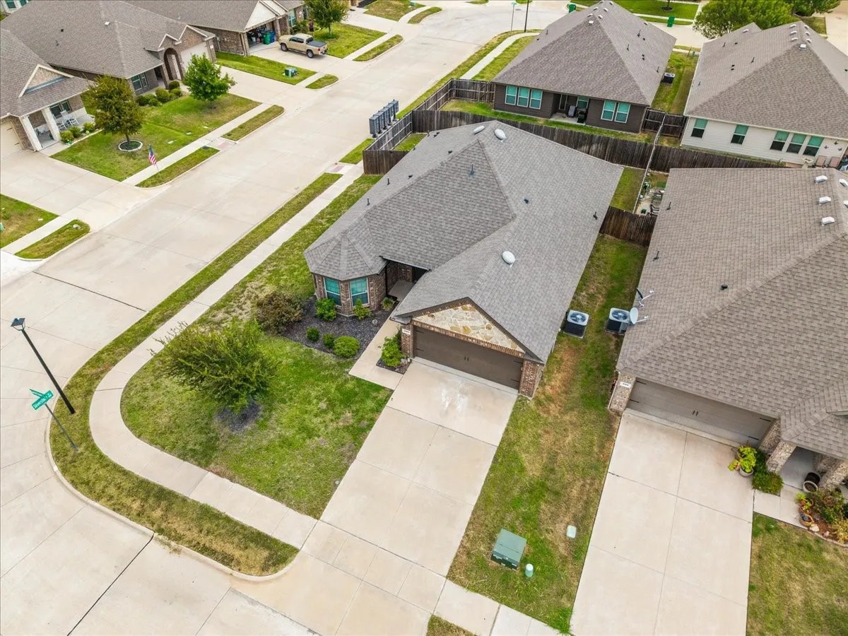 Single Family Residence For Sale in Ellis County , 228 Garden Grove Drive, Waxahachie, Texas 75165, 3 Bedroom, 2 Bathroom, 2 Garage spaces, 1,585 Sqft, built in 2019, mls#21387075, Real Estate Agent in Waxahachie, Homes For Sale in Ellis county, Homes For Sale in Waxahachie, Realtor in Waxahachie Texas, Real Estate Brokerage Independent Realty Texas, Luminita Cordes Realtor