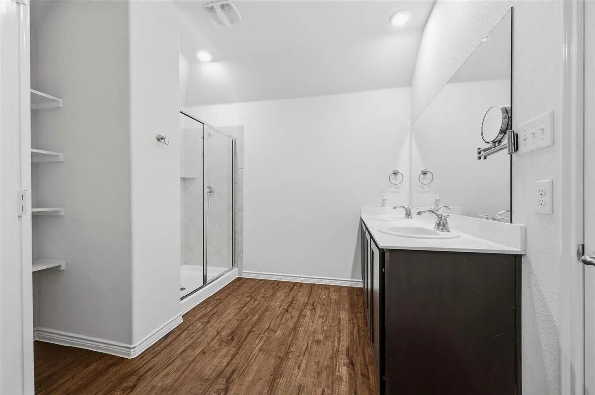 Single Family Residence For Sale in Ellis County , 228 Garden Grove Drive, Waxahachie, Texas 75165, 3 Bedroom, 2 Bathroom, 2 Garage spaces, 1,585 Sqft, built in 2019, mls#21387075, Real Estate Agent in Waxahachie, Homes For Sale in Ellis county, Homes For Sale in Waxahachie, Realtor in Waxahachie Texas, Real Estate Brokerage Independent Realty Texas, Luminita Cordes Realtor